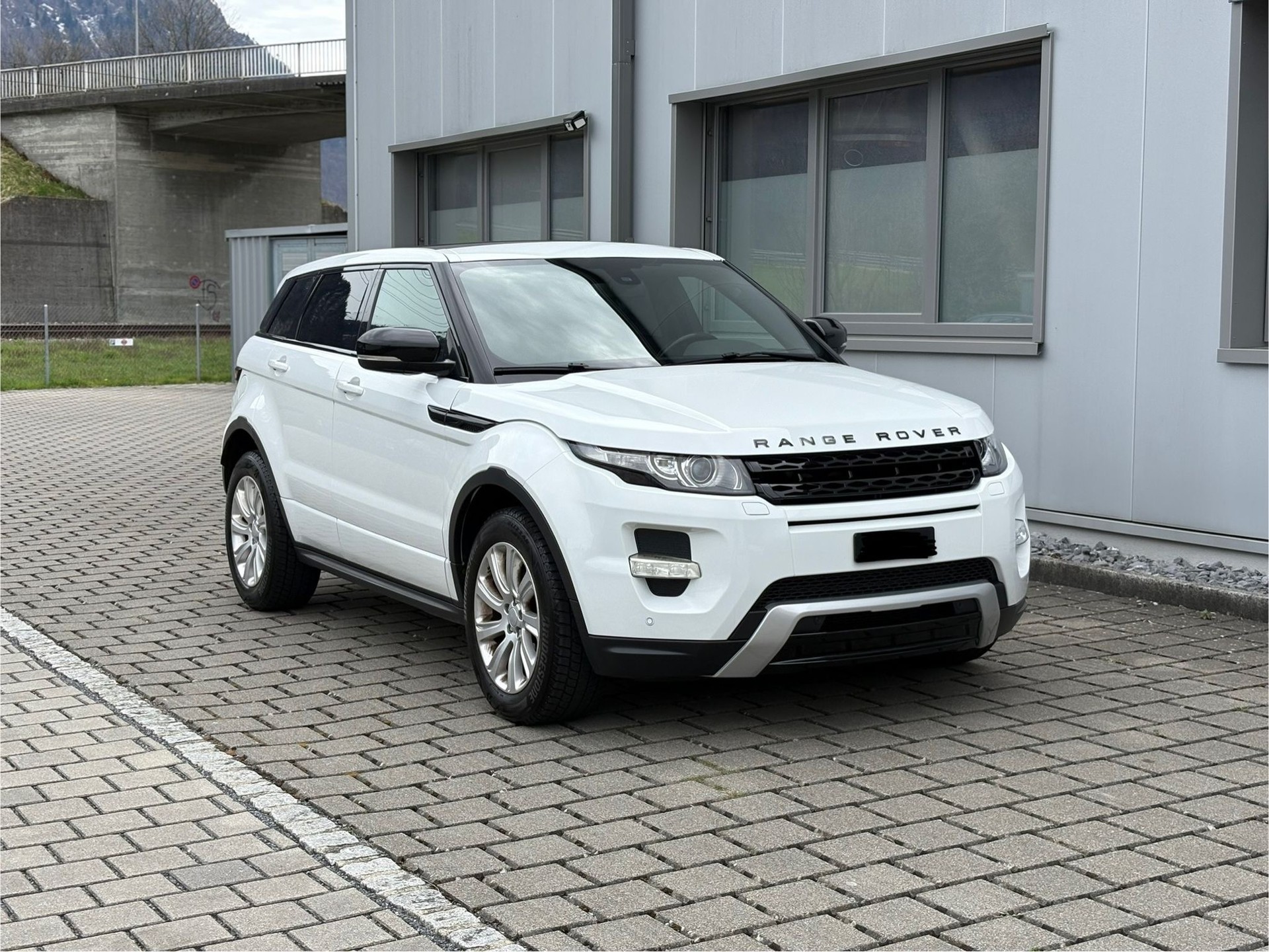LAND ROVER Range Rover Evoque 2.2 SD4 Prestige AT6-image-9