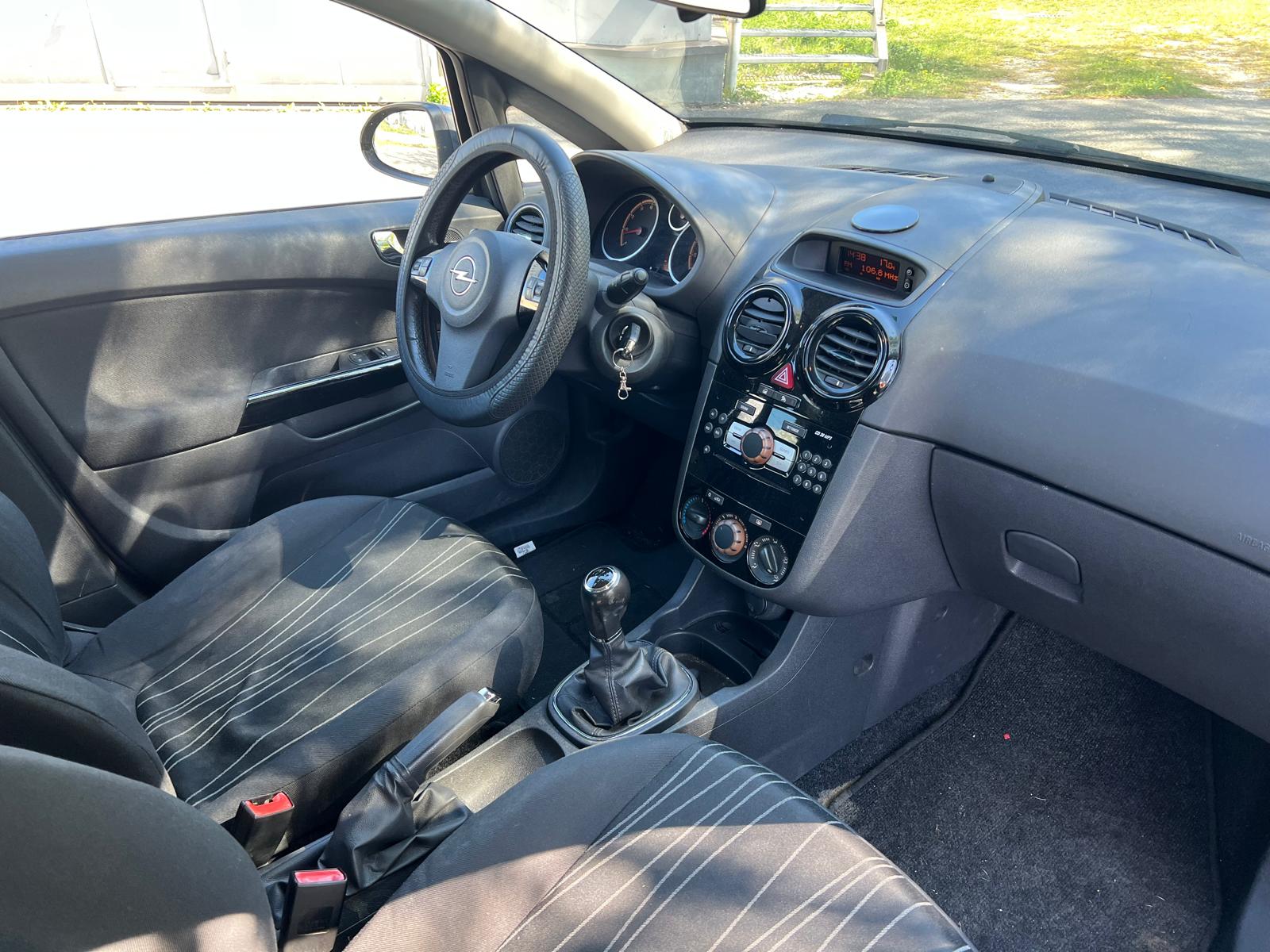 OPEL Corsa 1.4 TP Anniversary-image-7
