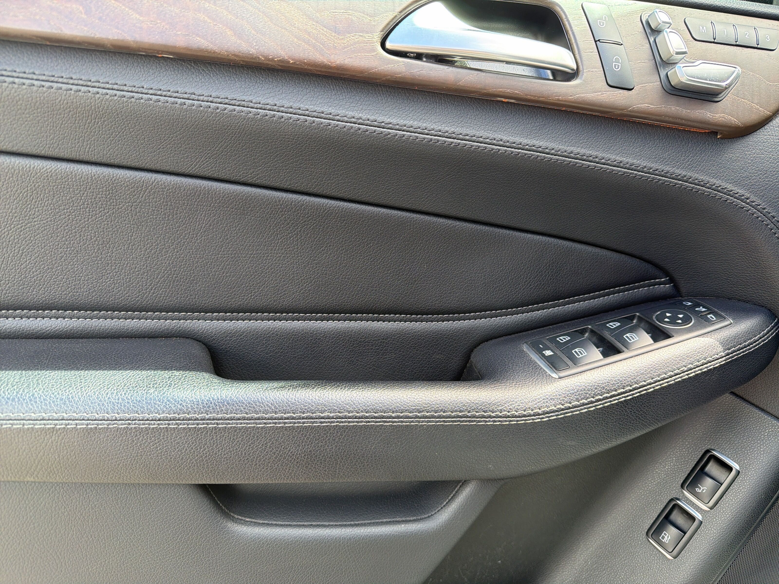 MERCEDES-BENZ GLE 500 e 4Matic-image-11