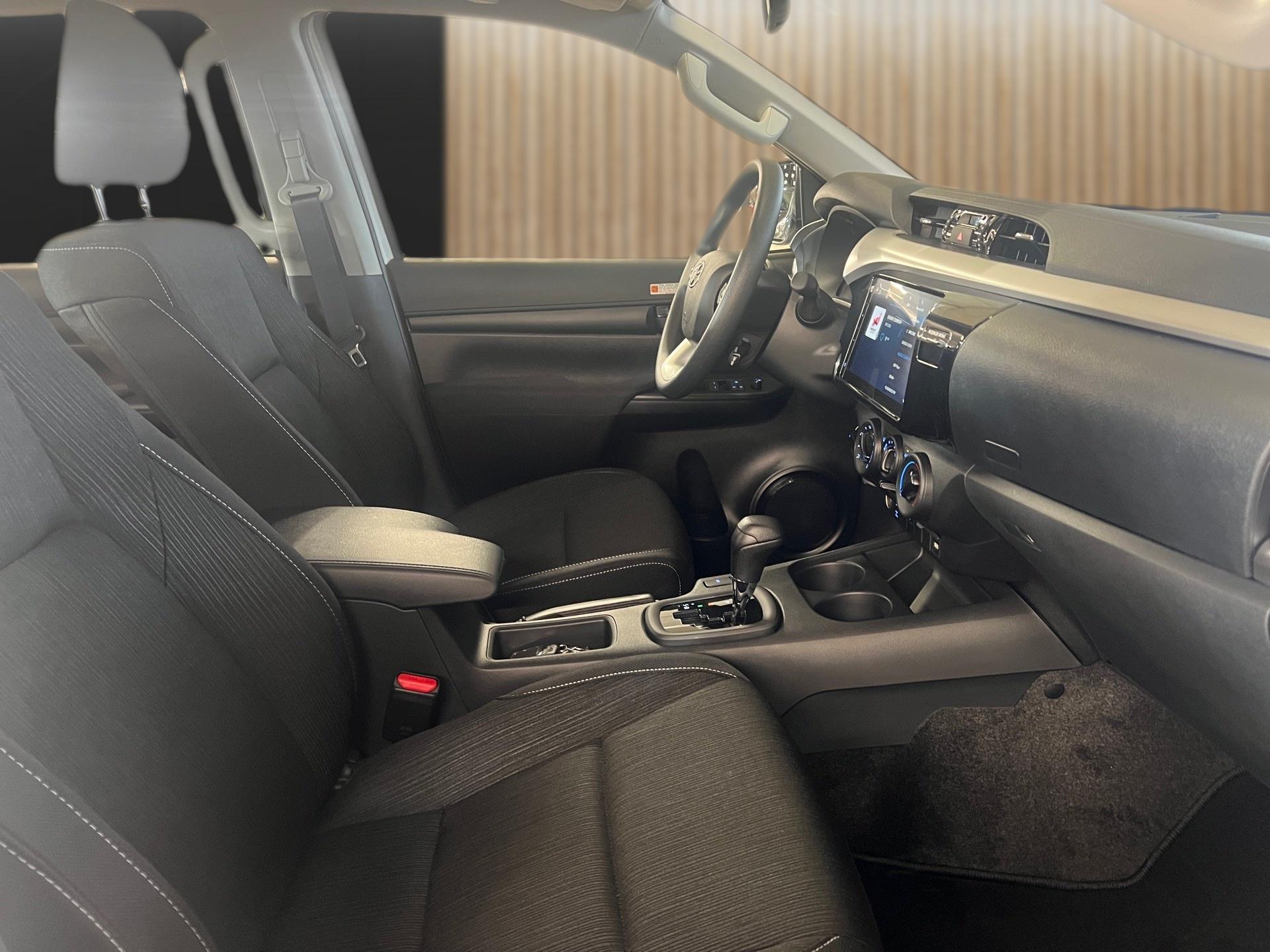 TOYOTA Hilux Double Cab.-Pick-up 2.4 D-4D 150 Comfort-image-15