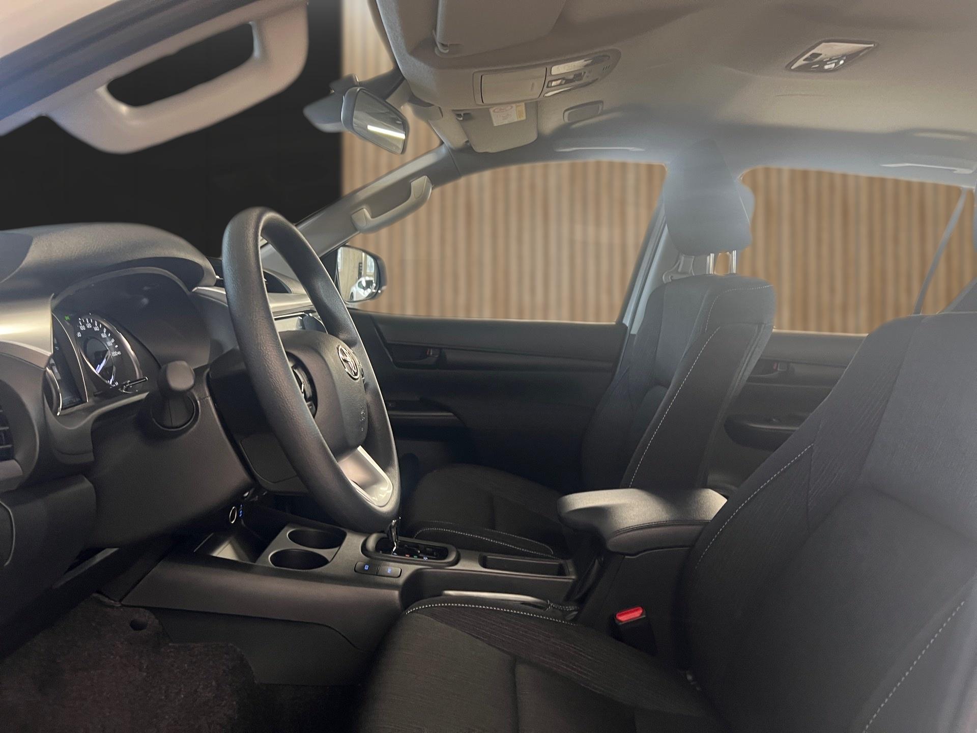 TOYOTA Hilux Double Cab.-Pick-up 2.4 D-4D 150 Comfort-image-10