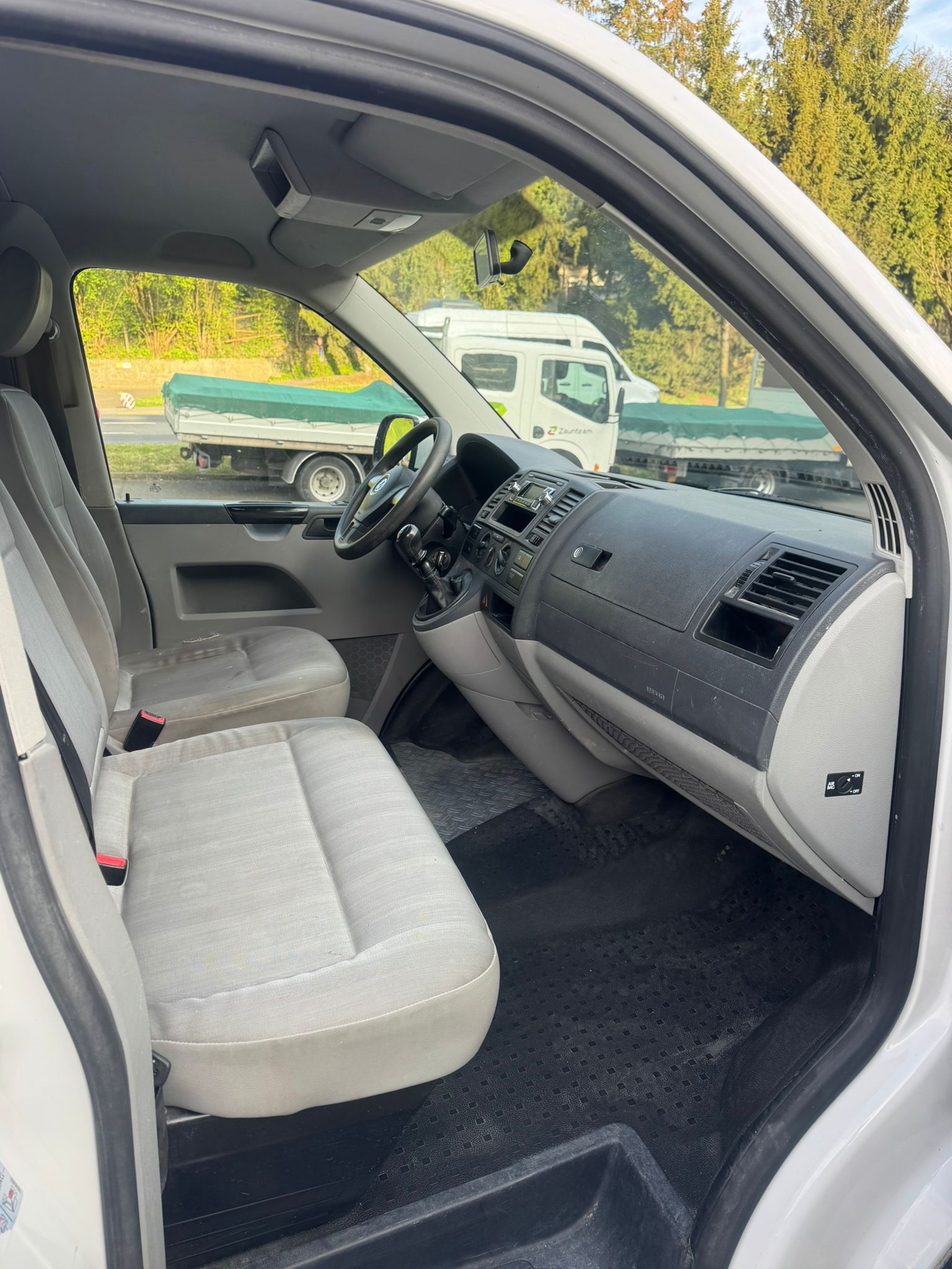 VW T5 2.0 TDI-image-7
