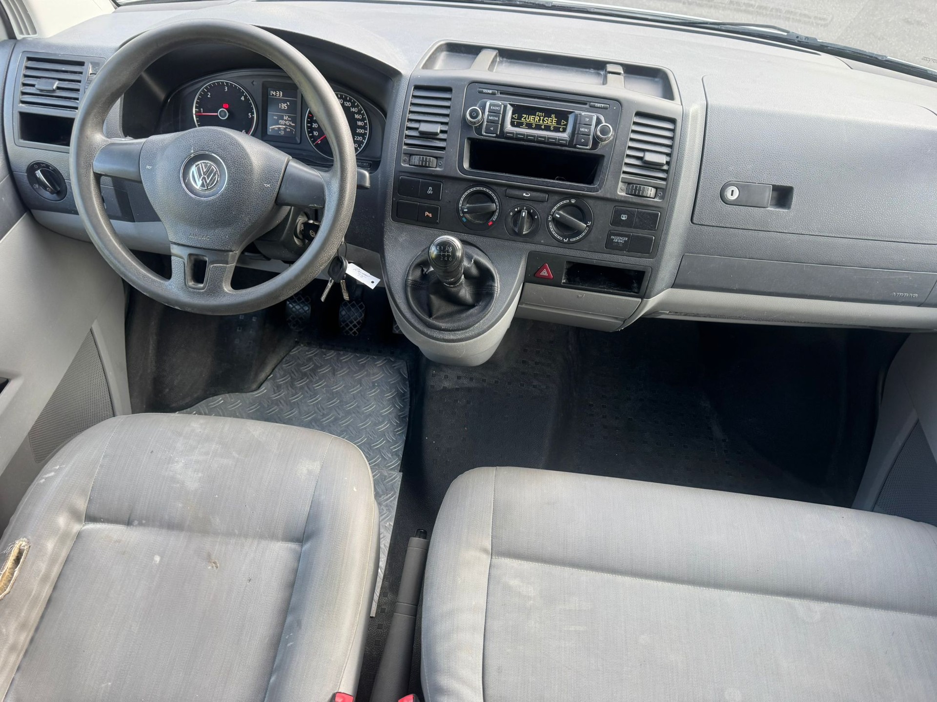 VW T5 2.0 TDI-image-8