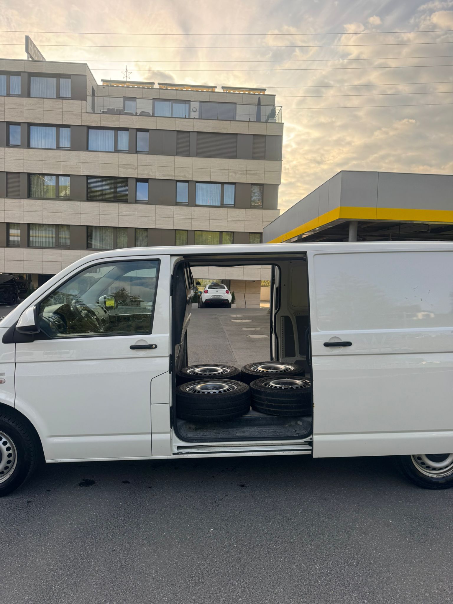 VW T5 2.0 TDI-image-4