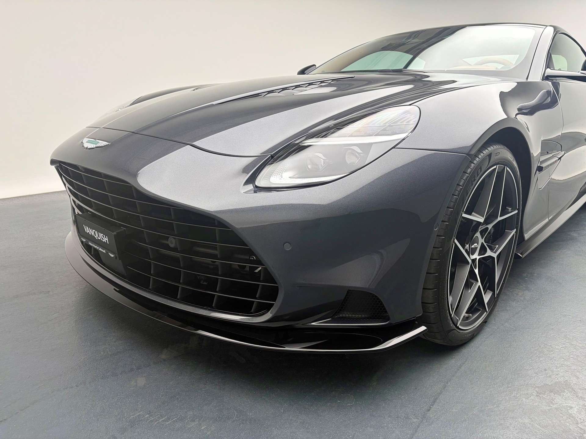 ASTON MARTIN Vanquish 5.2 V12 Bi-Turbo-image-19