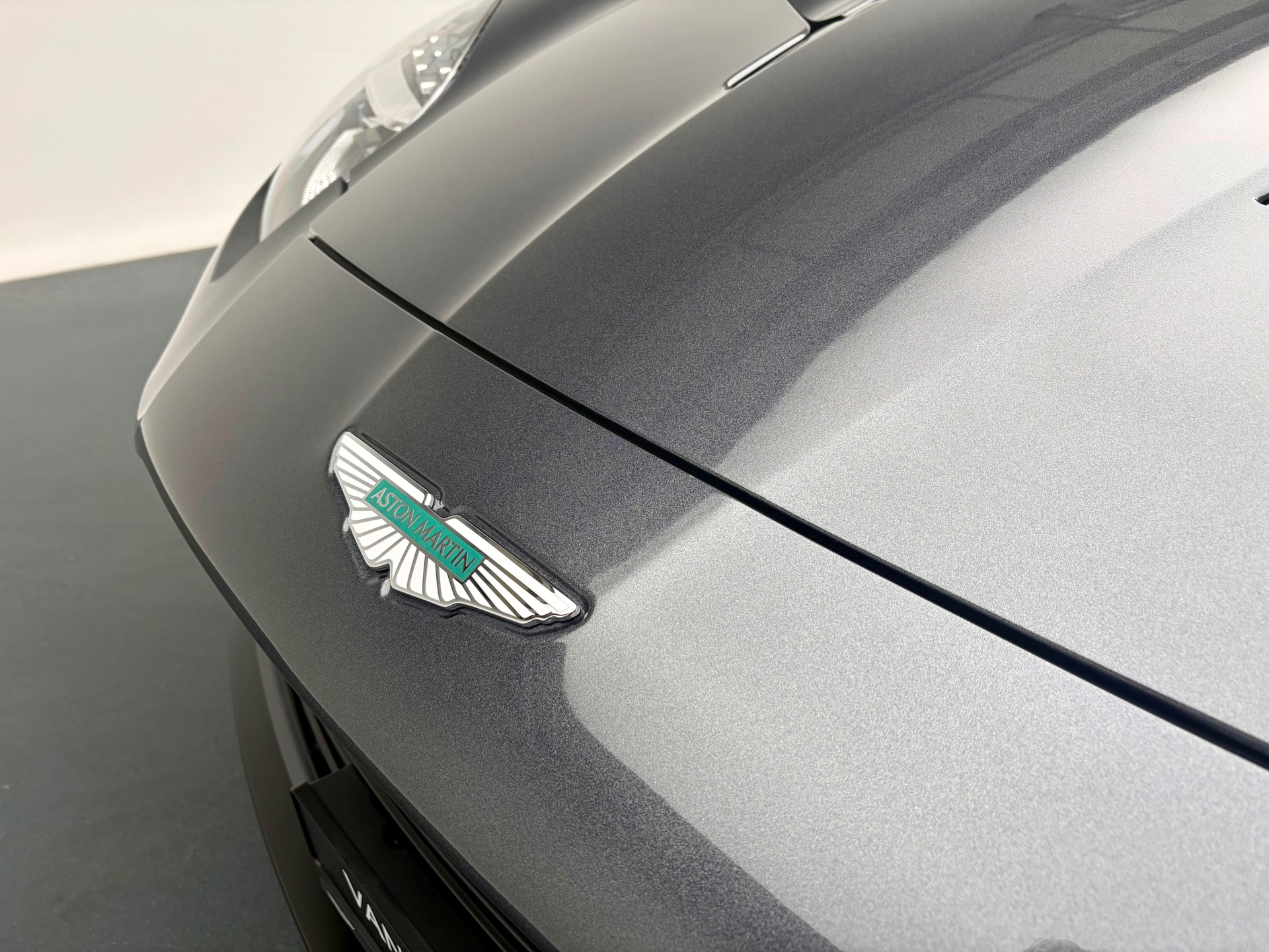 ASTON MARTIN Vanquish 5.2 V12 Bi-Turbo-image-18