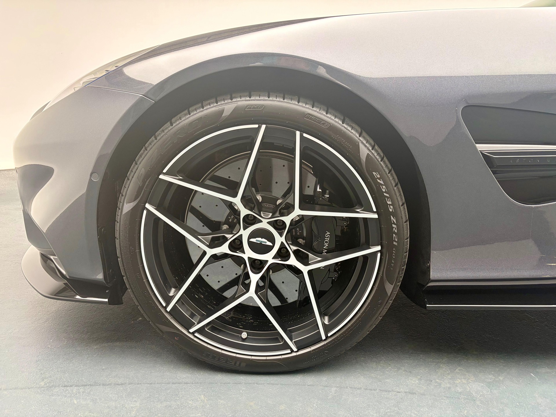 ASTON MARTIN Vanquish 5.2 V12 Bi-Turbo-image-24