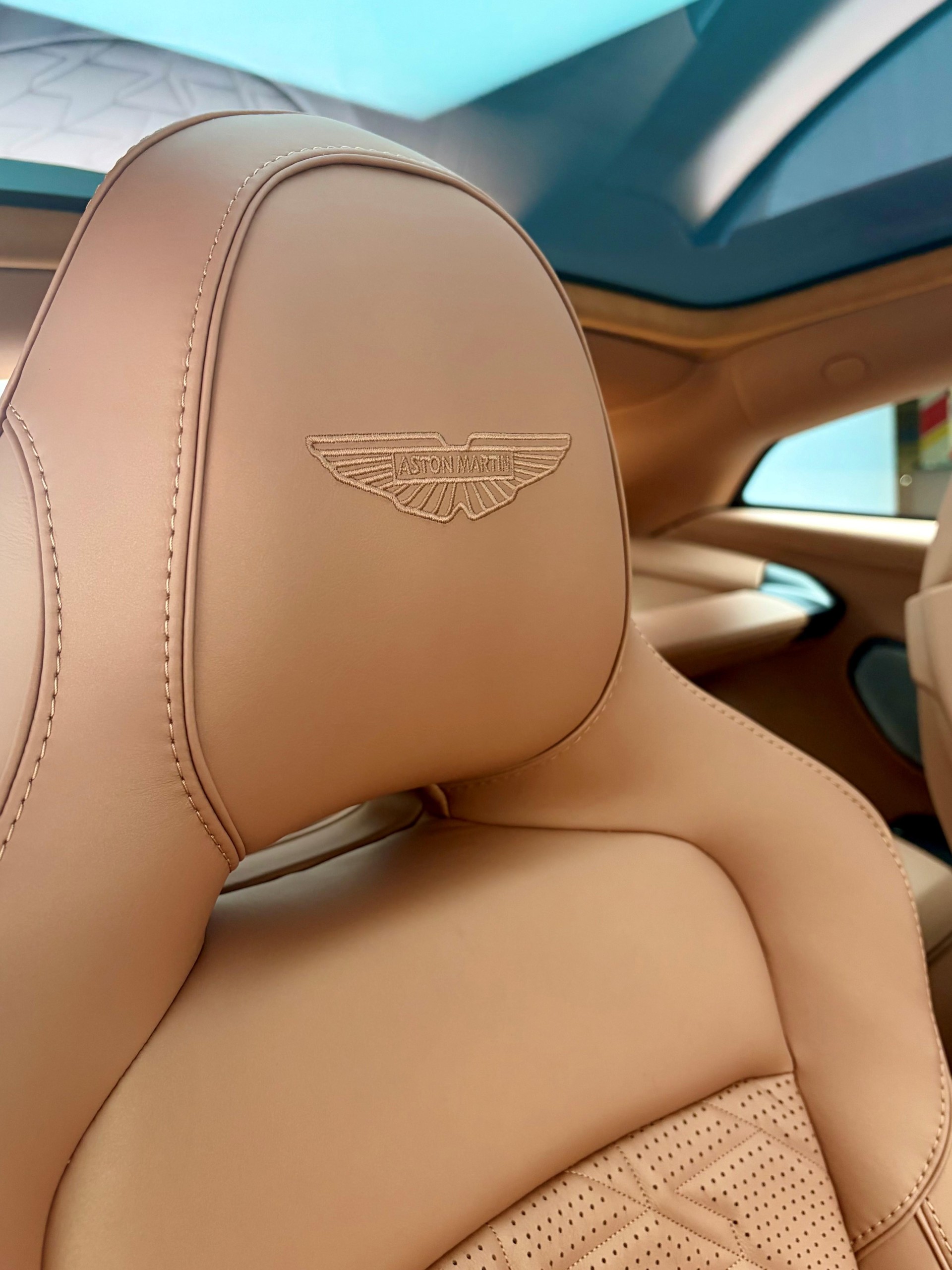 ASTON MARTIN Vanquish 5.2 V12 Bi-Turbo-image-13