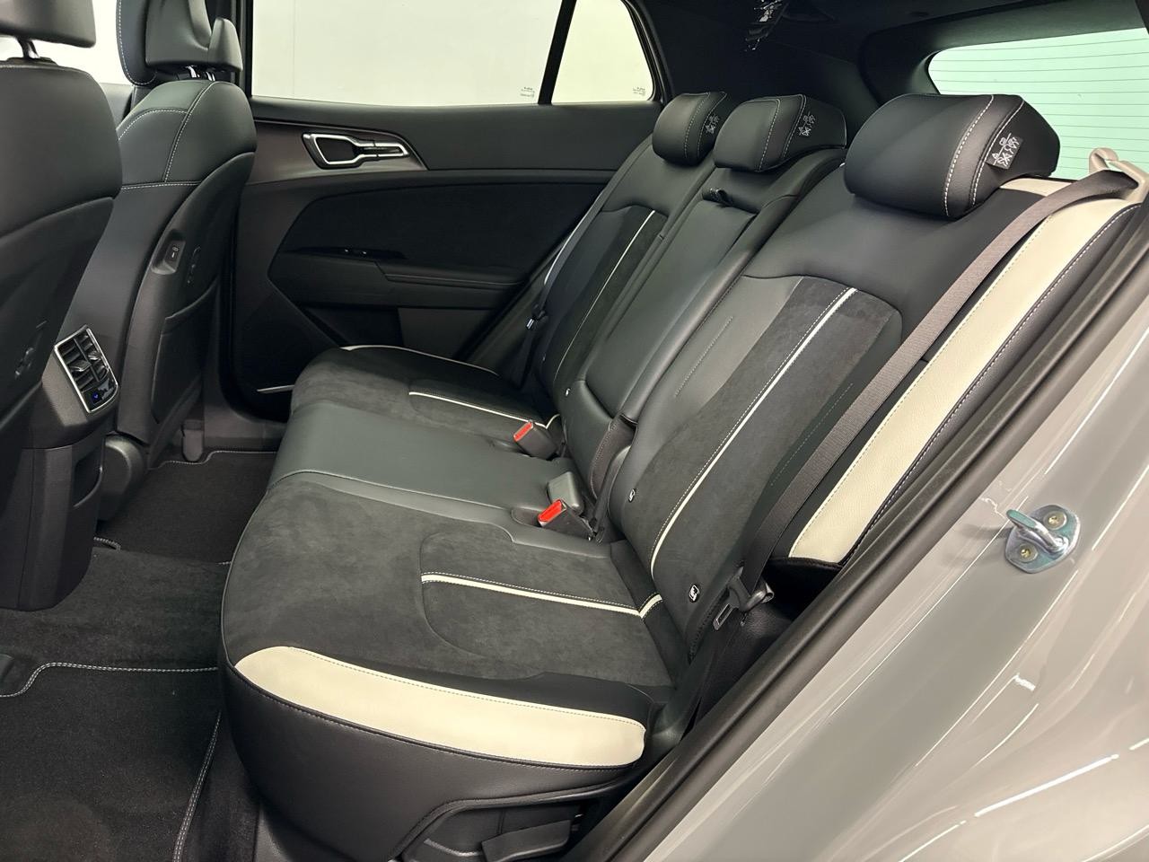 KIA Sportage 1.6T-GDi PHEV GT-Line-image-11