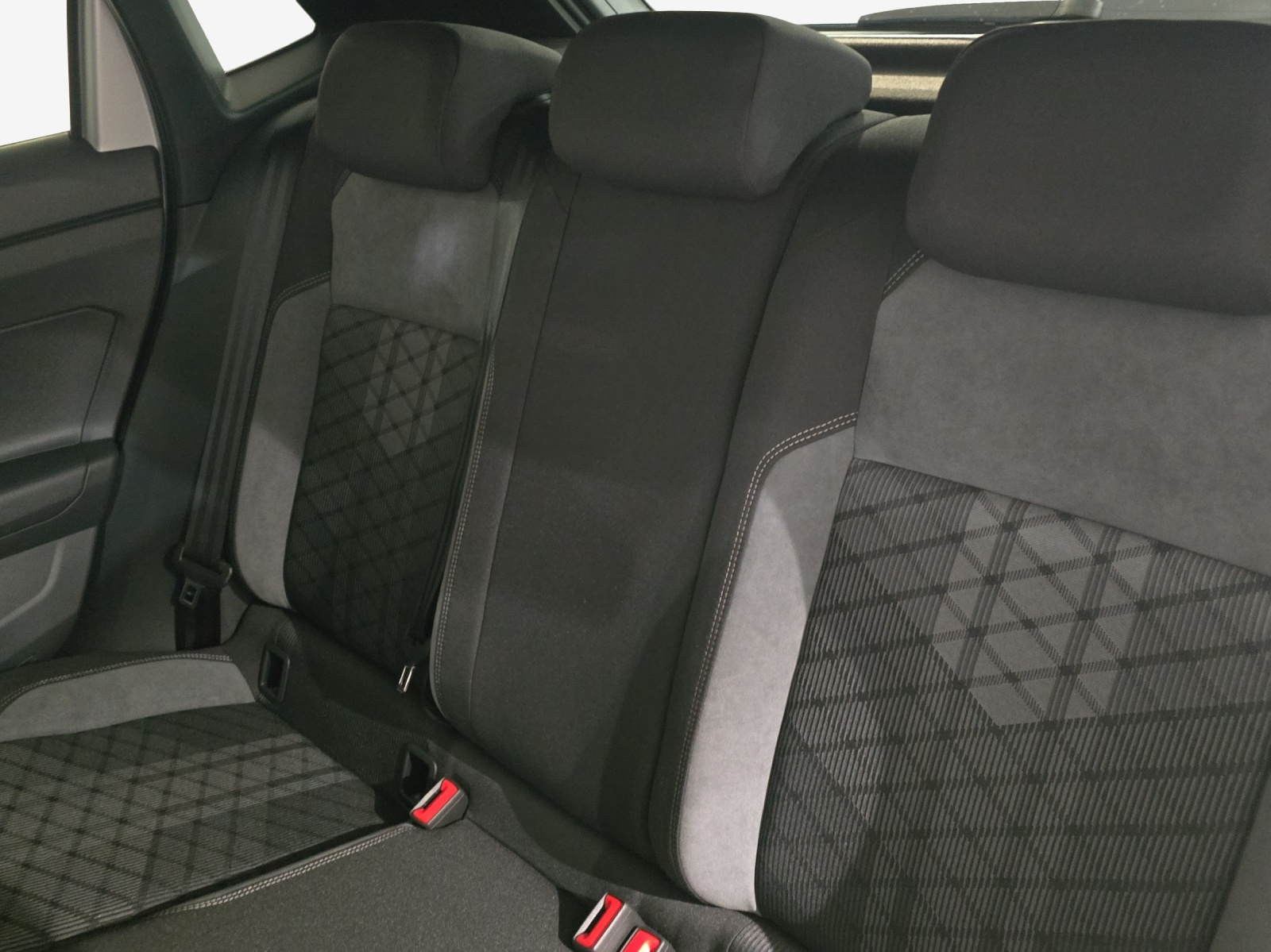 VW Polo 1.0 TSI R-Line DSG-image-11