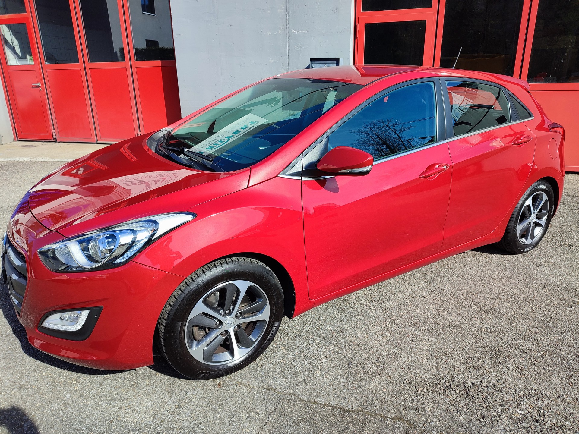 HYUNDAI i30 1.6 CRDi 136 PS Amplia Automatic DCT-image-1