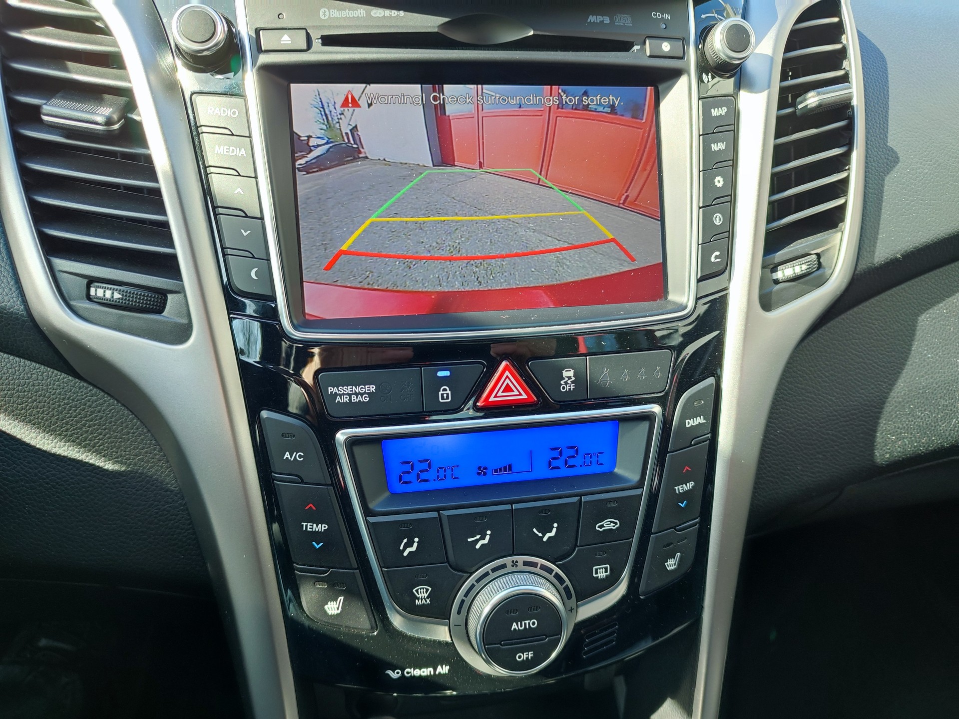 HYUNDAI i30 1.6 CRDi 136 PS Amplia Automatic DCT-image-9