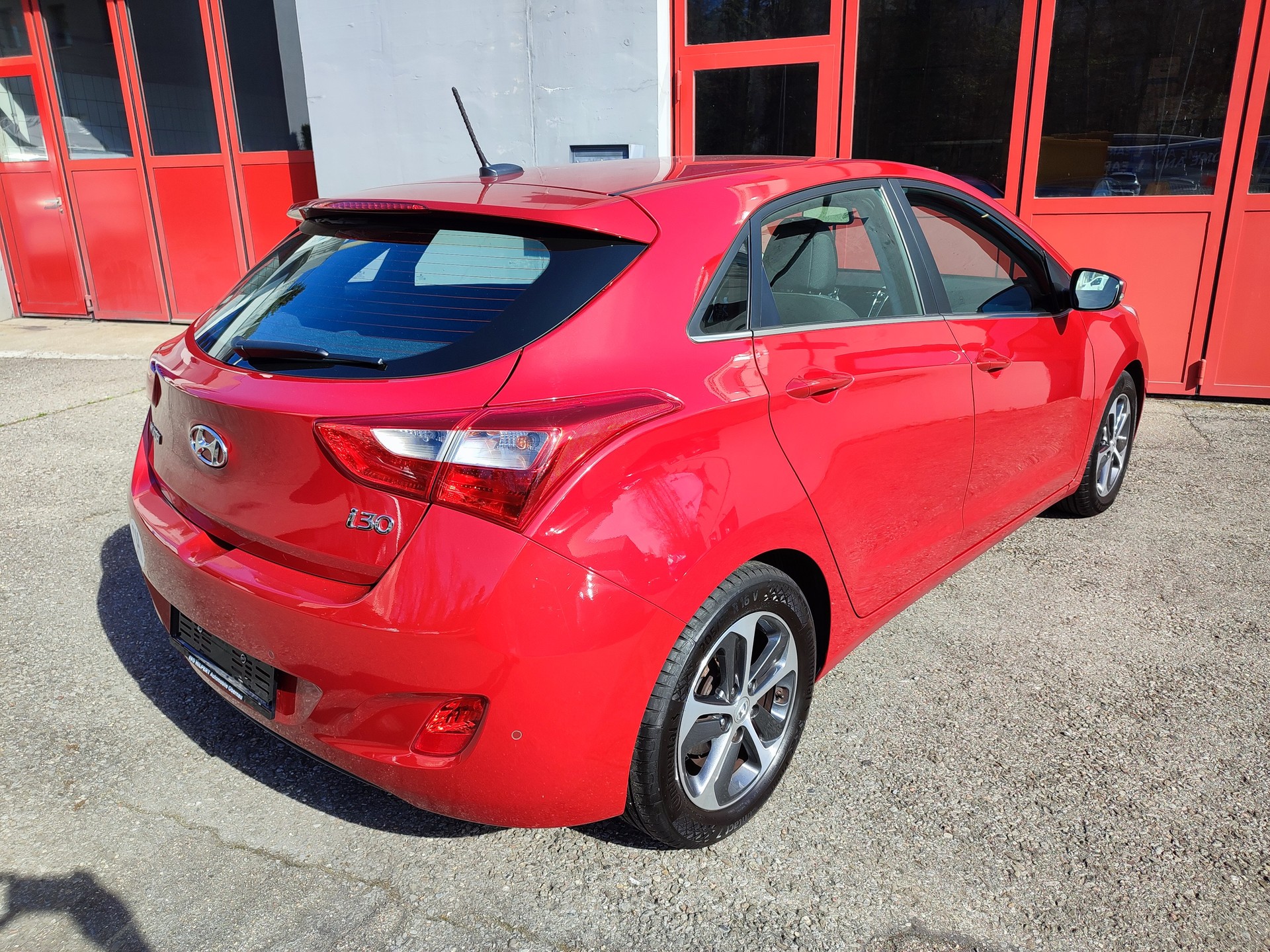 HYUNDAI i30 1.6 CRDi 136 PS Amplia Automatic DCT-image-4
