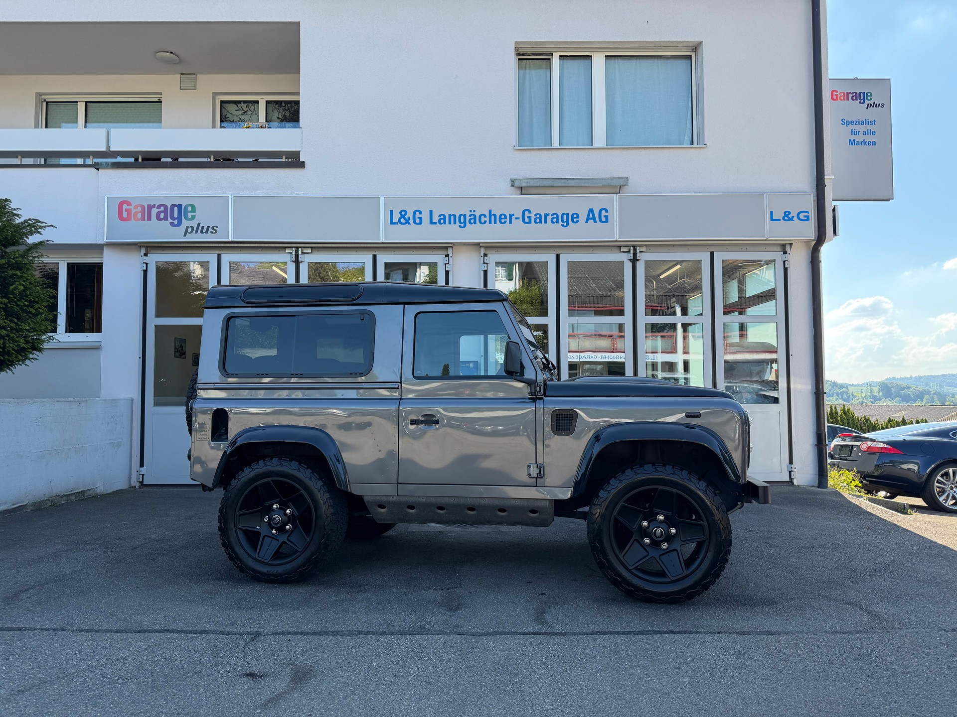 LAND ROVER Defender 90 2.2 TD4 Station Wagon Adventure