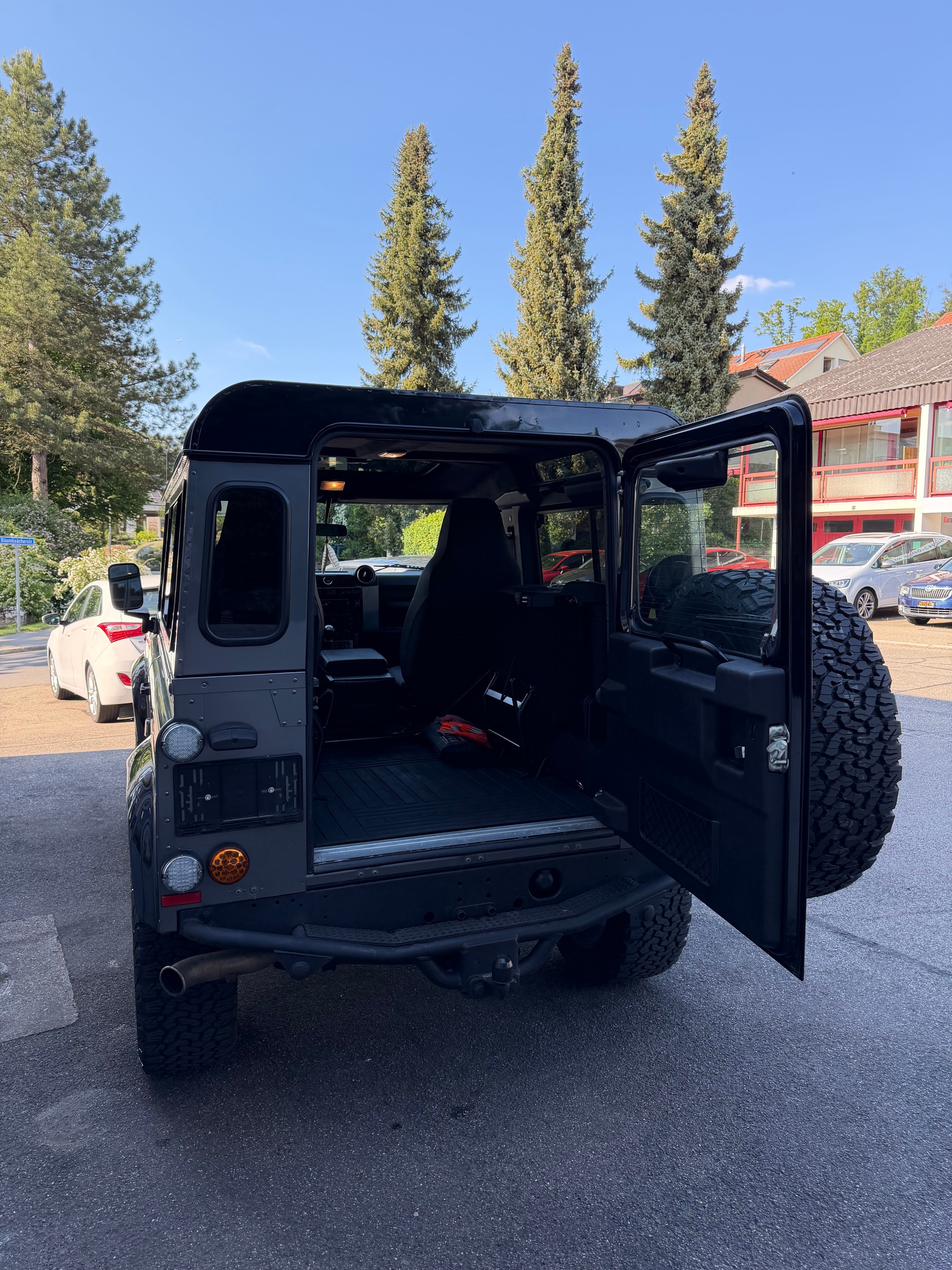 LAND ROVER Defender 90 2.2 TD4 Station Wagon Adventure-image-8