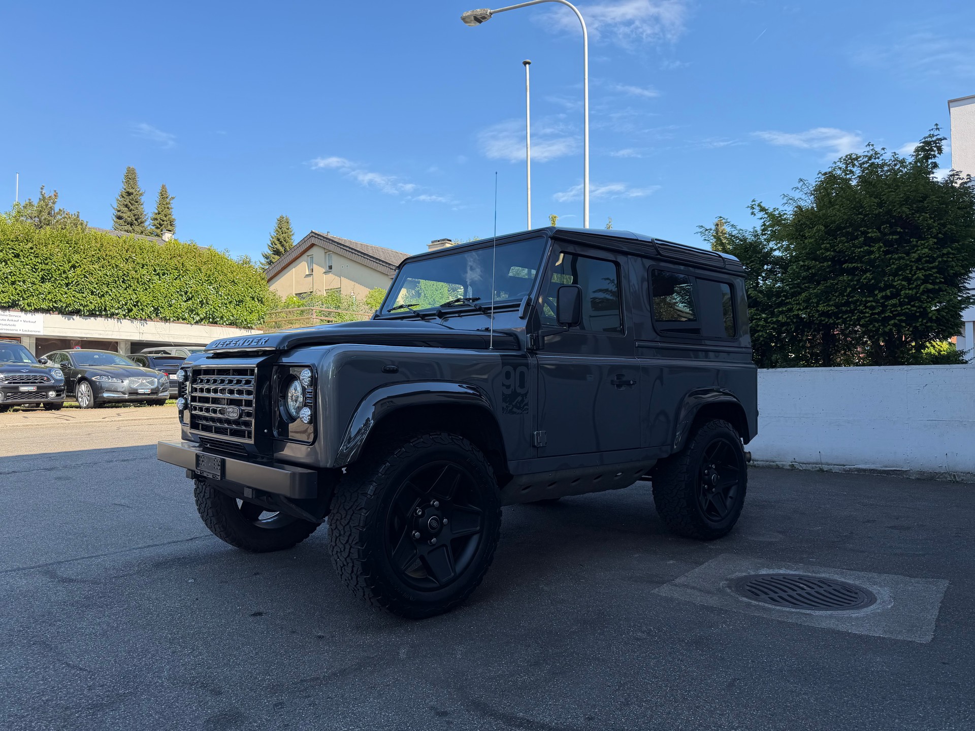 LAND ROVER Defender 90 2.2 TD4 Station Wagon Adventure-image-2