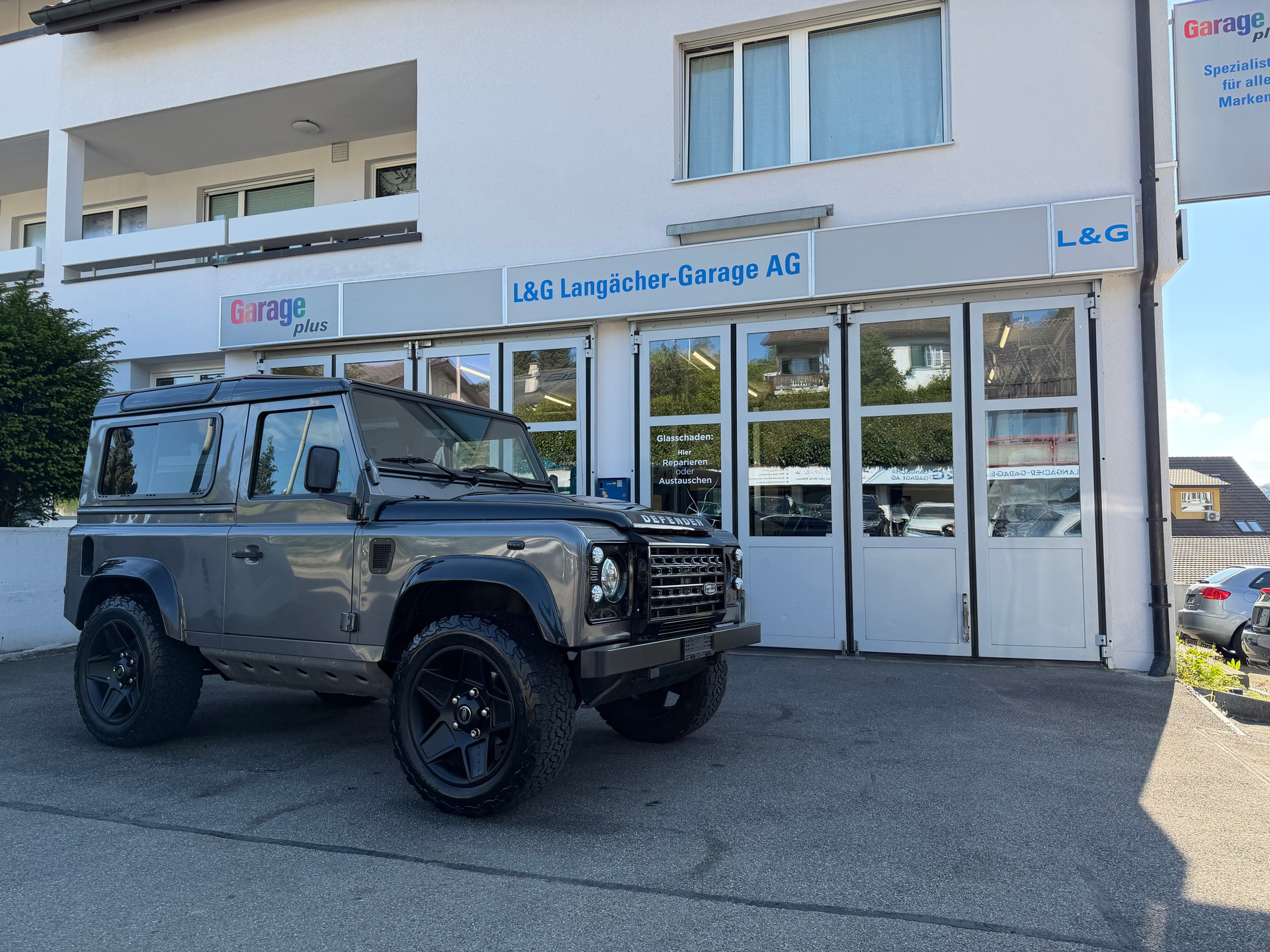 LAND ROVER Defender 90 2.2 TD4 Station Wagon Adventure-image-1