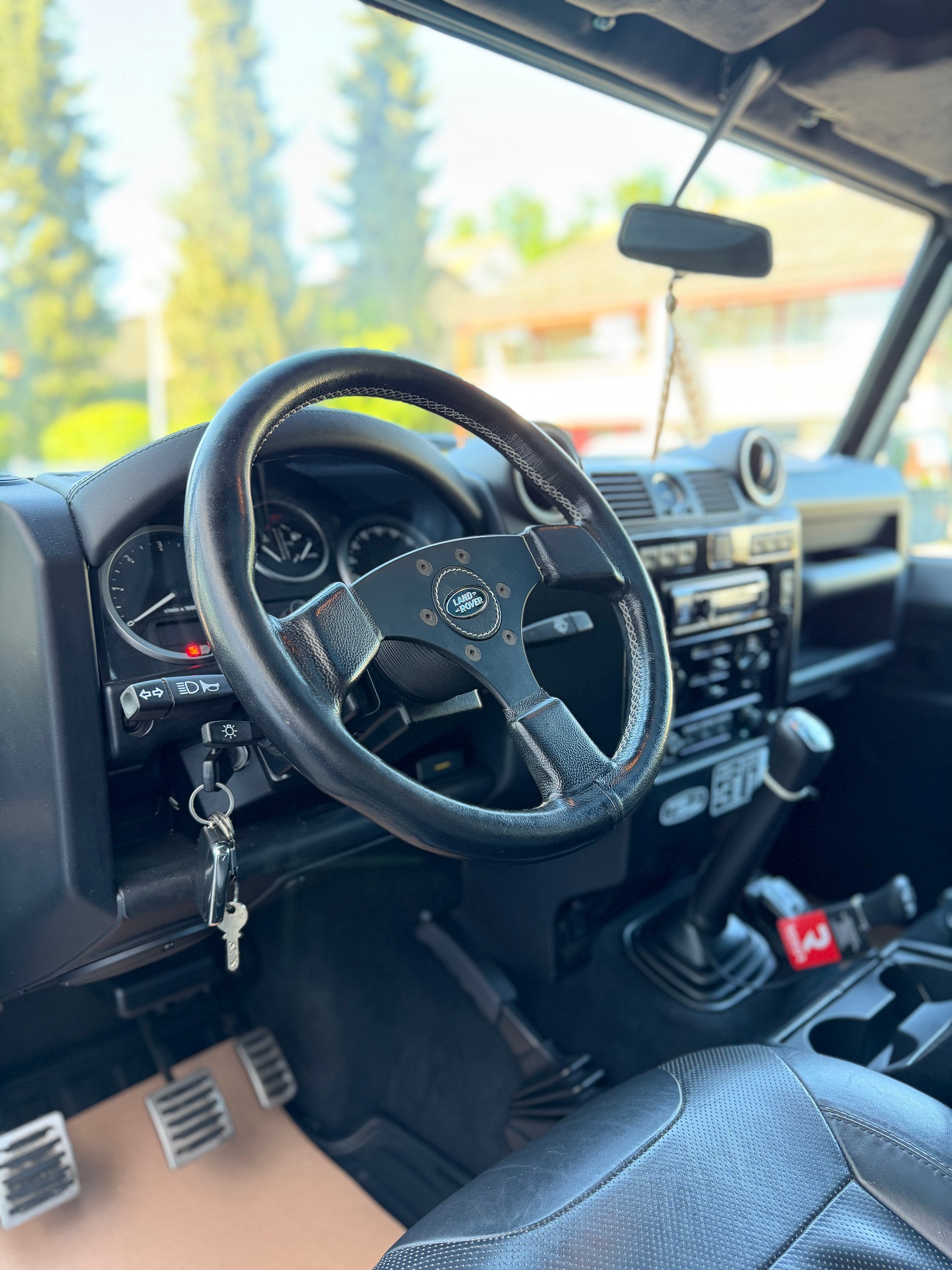 LAND ROVER Defender 90 2.2 TD4 Station Wagon Adventure-image-5