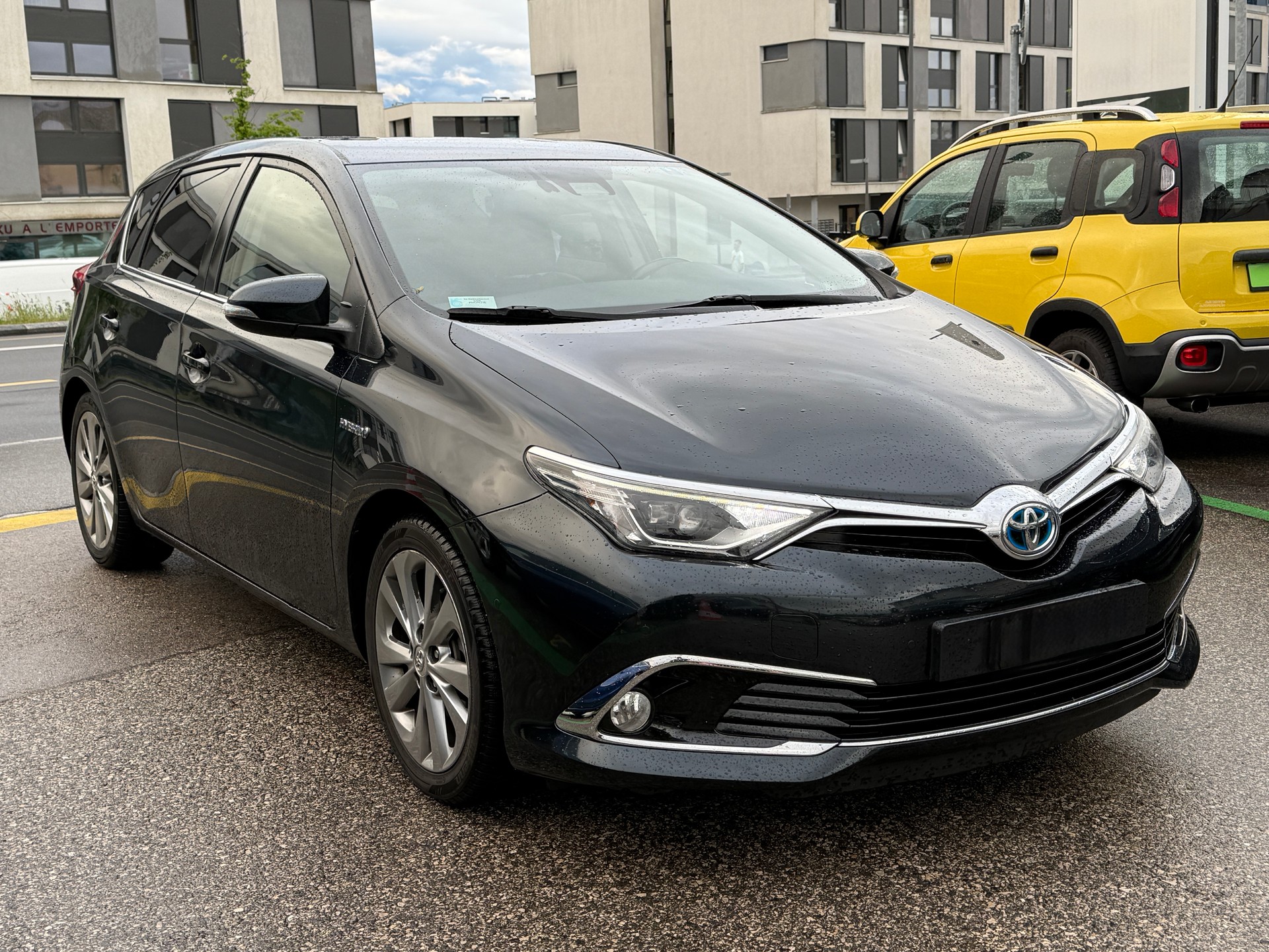 TOYOTA Auris 1.8 HSD Sol e-CVT-image-6