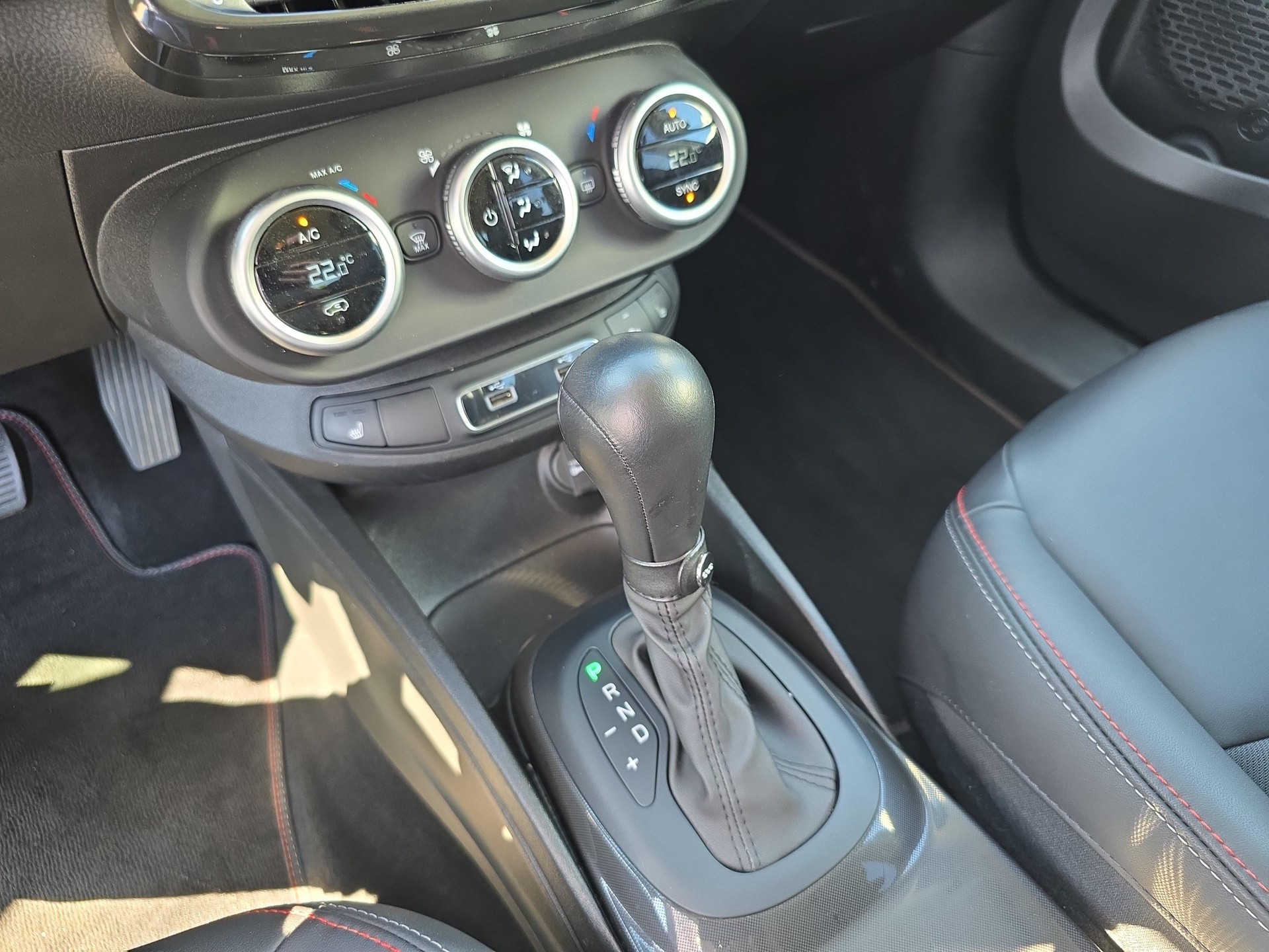 FIAT 500 X 1.5 Hybrid Dolcevita Swiss Edition-image-15