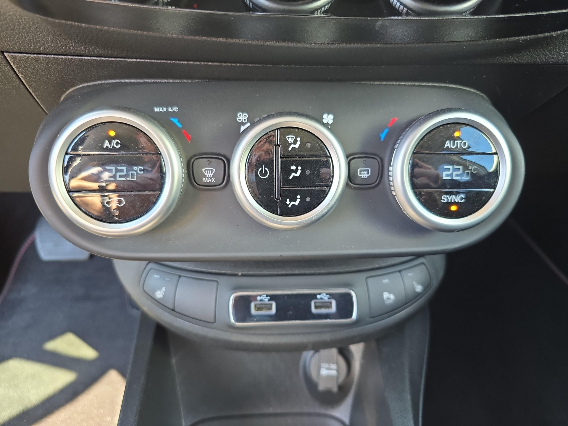 FIAT 500 X 1.5 Hybrid Dolcevita Swiss Edition-image-16