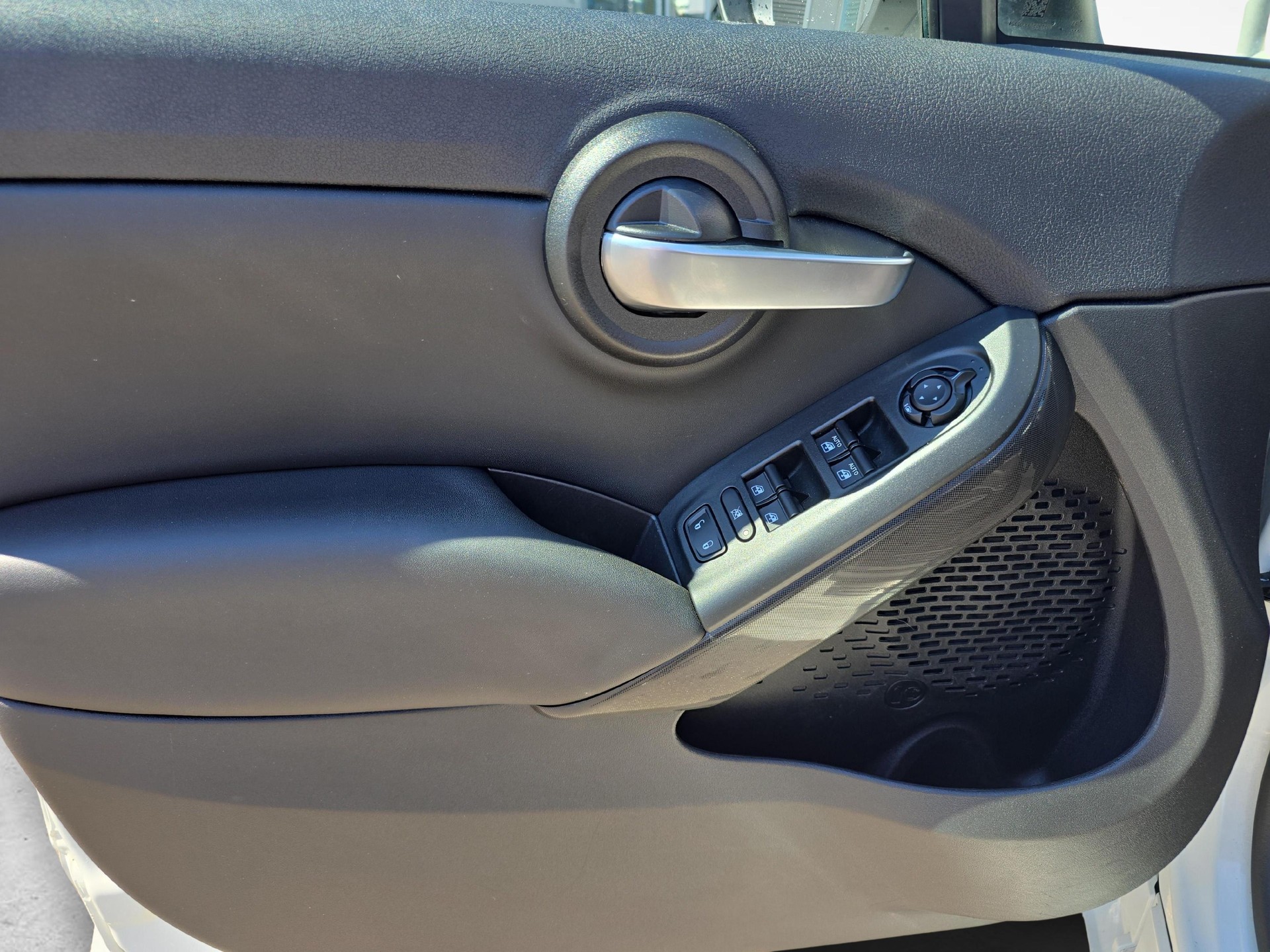 FIAT 500 X 1.5 Hybrid Dolcevita Swiss Edition-image-18