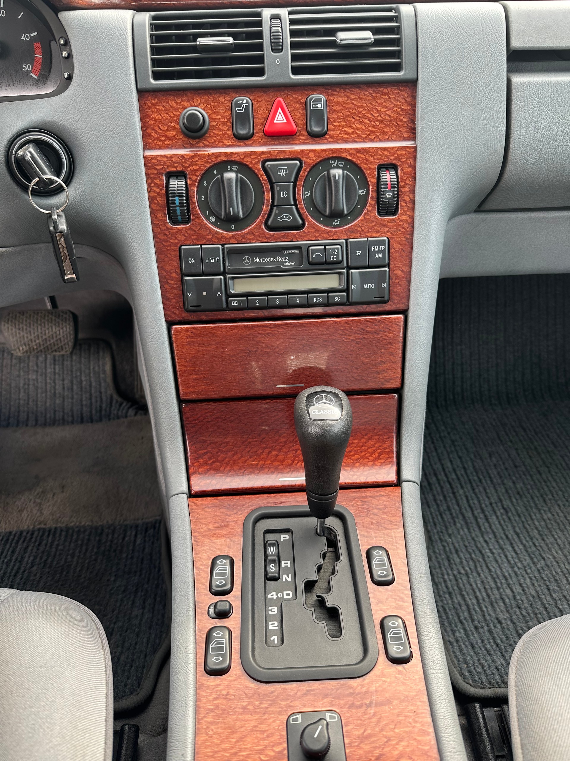 MERCEDES-BENZ E 290 TD Classic-image-11