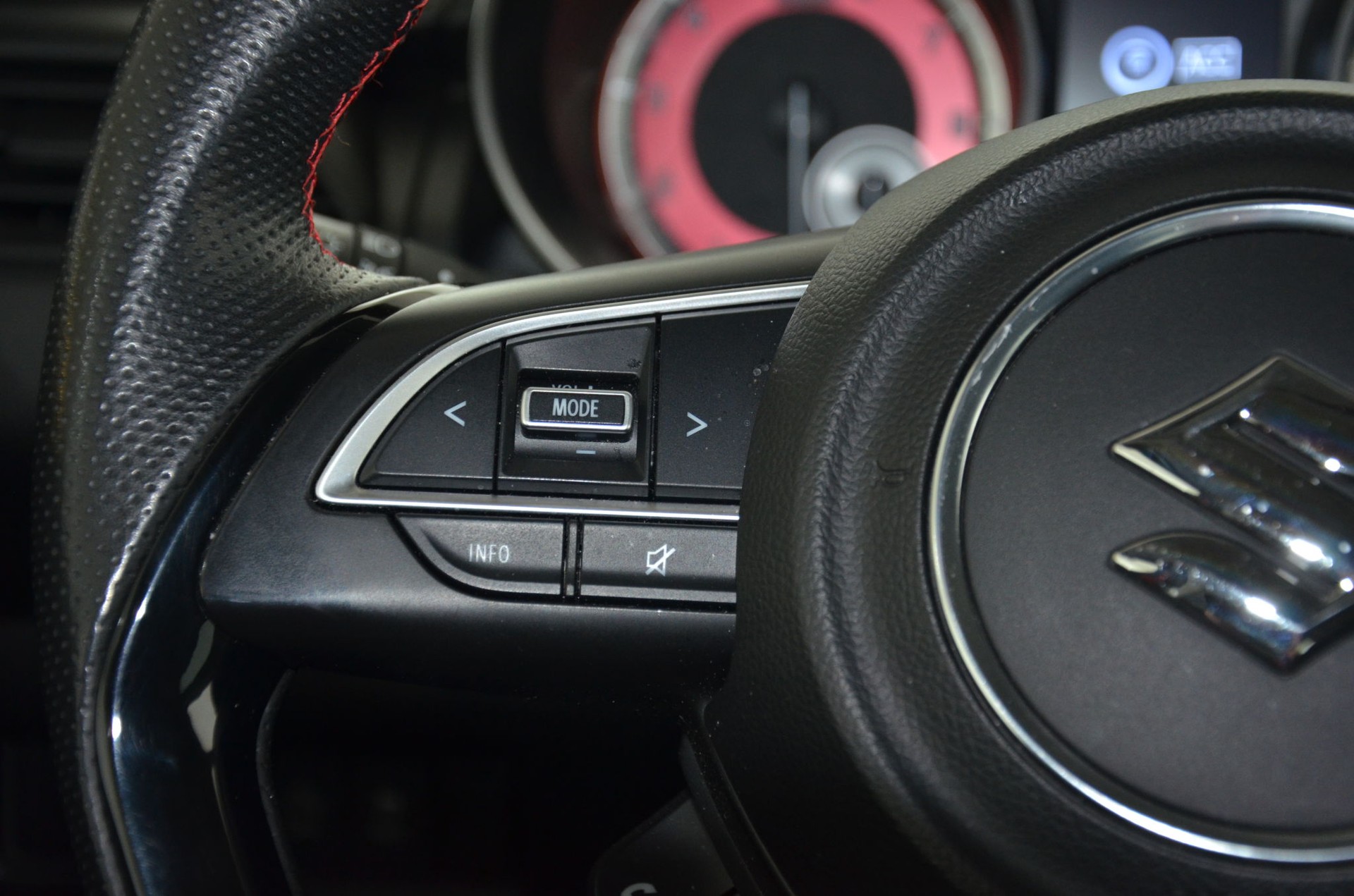 SUZUKI Swift Sport 1.4i 16V Compact Top Hybrid-image-19