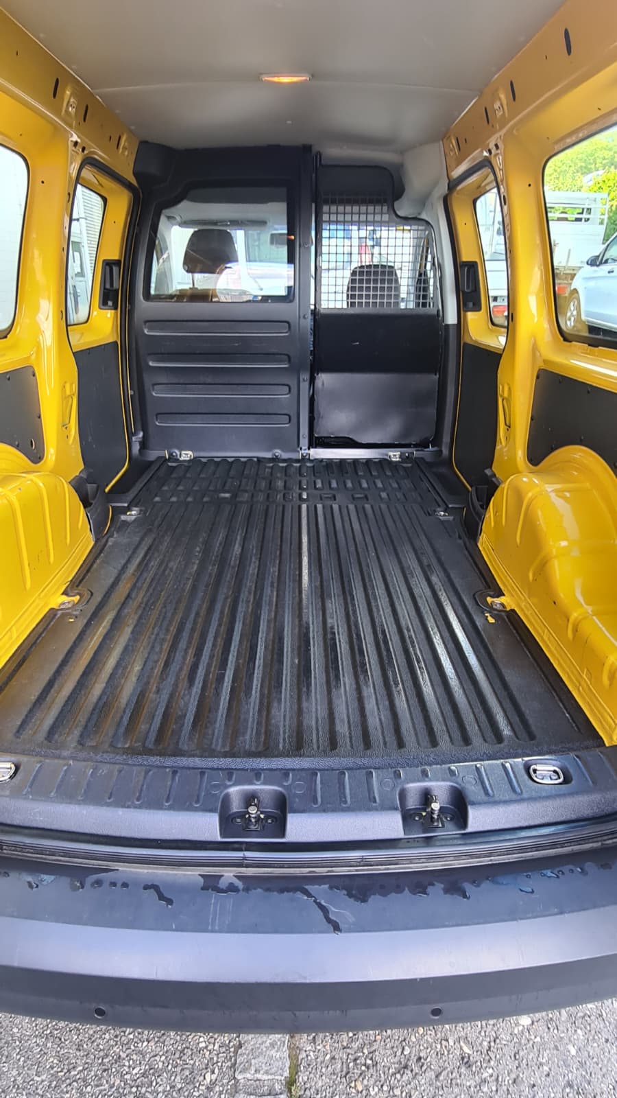 VW Caddy Maxi 1.0TSI BlueMotion Technology ** 102 PS ** 2-Plätzer ** Tempomat ** PDC hinten ** Frisch Ab MFK & Service **-image-9