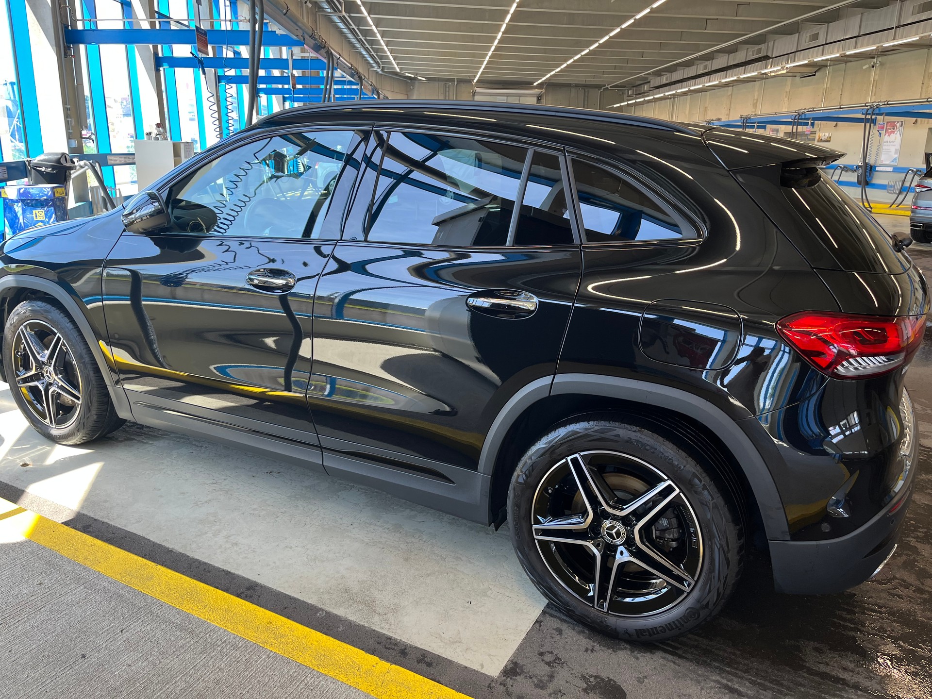 MERCEDES-BENZ GLA 250 AMG Line 4matic-image-2
