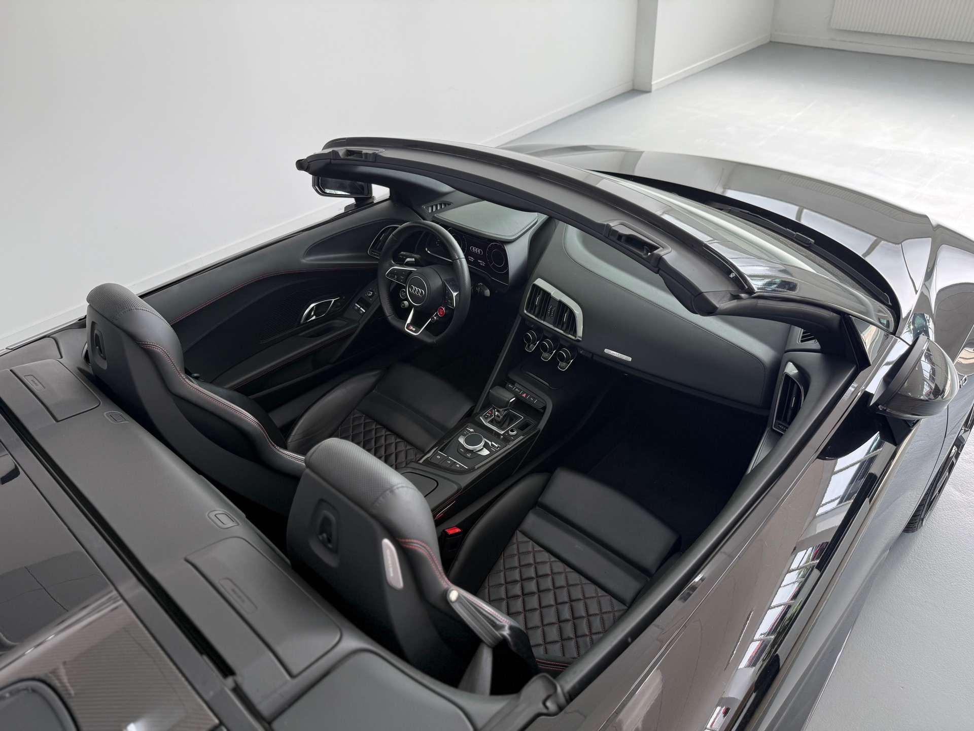 AUDI R8 Spyder 5.2 V10 plus S-Tronic-image-11
