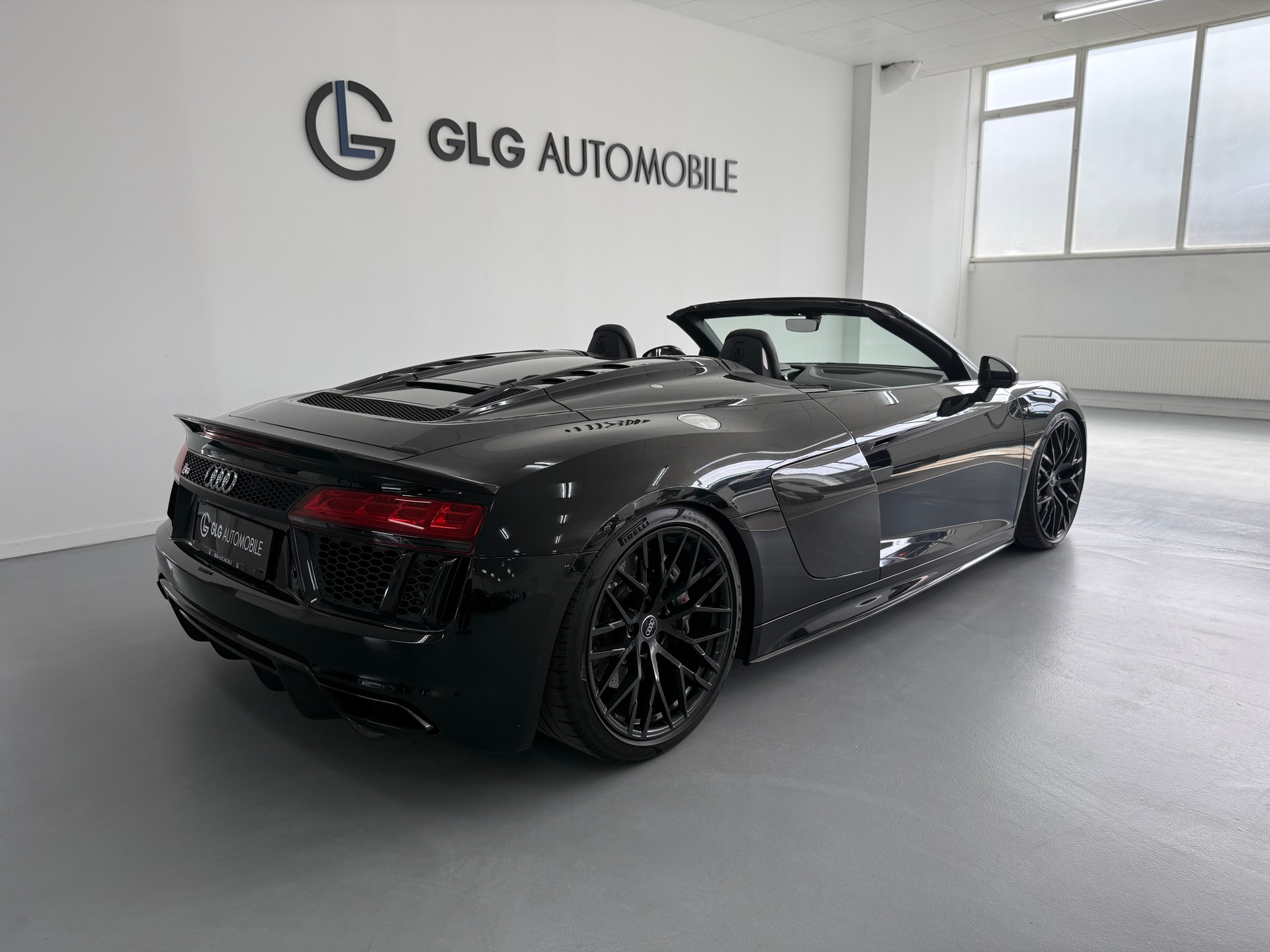AUDI R8 Spyder 5.2 V10 plus S-Tronic-image-6