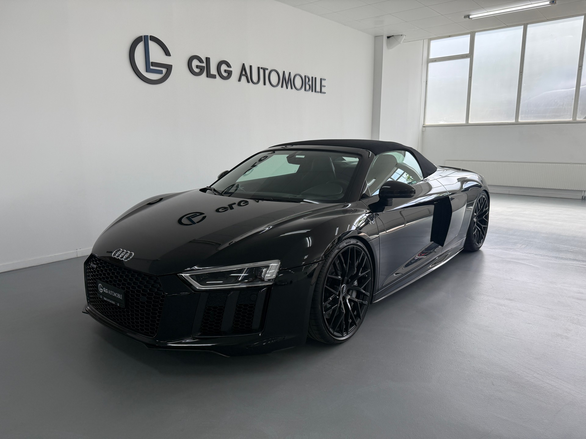 AUDI R8 Spyder 5.2 V10 plus S-Tronic-showroom-element-2