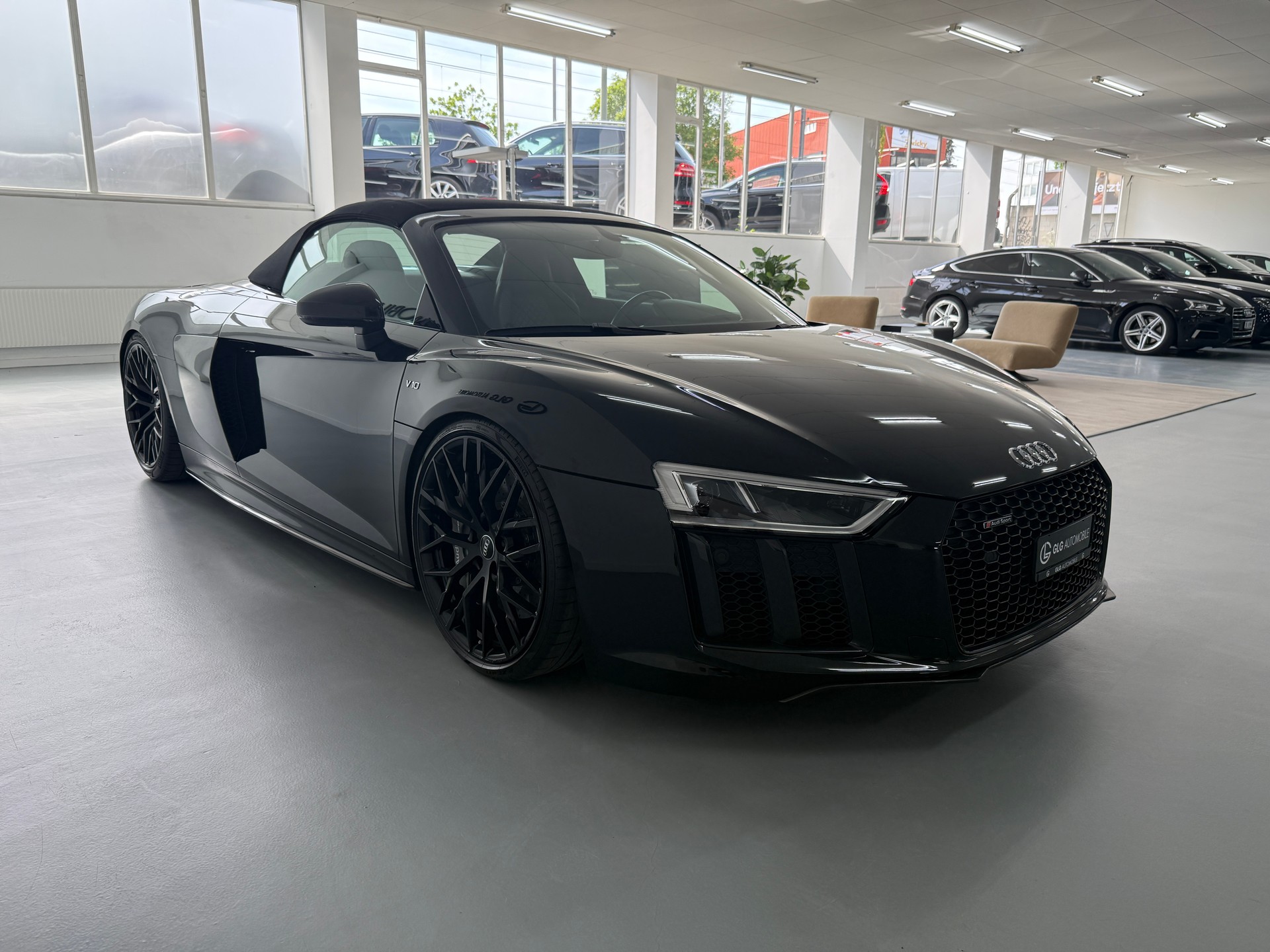 AUDI R8 Spyder 5.2 V10 plus S-Tronic-image-4