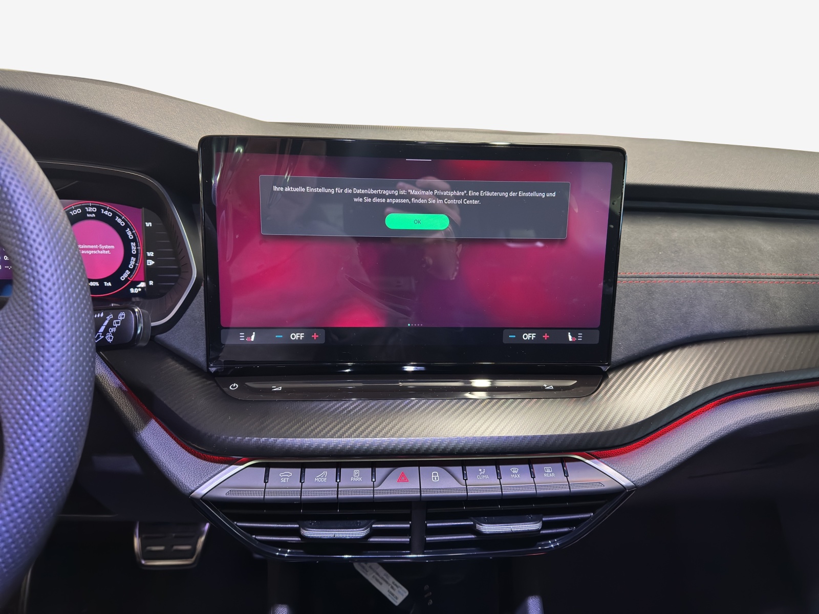 SKODA Octavia Combi 2.0 TSI DSG RS-image-18