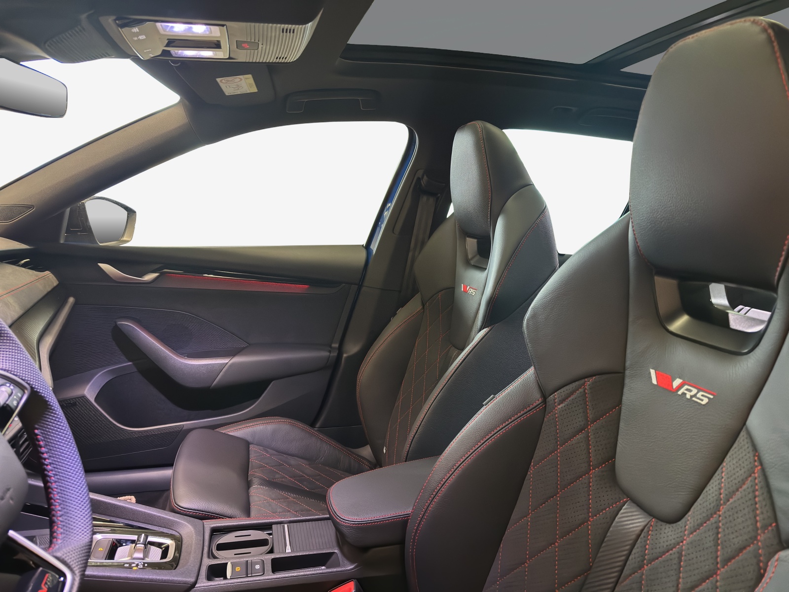 SKODA Octavia Combi 2.0 TSI DSG RS-image-12
