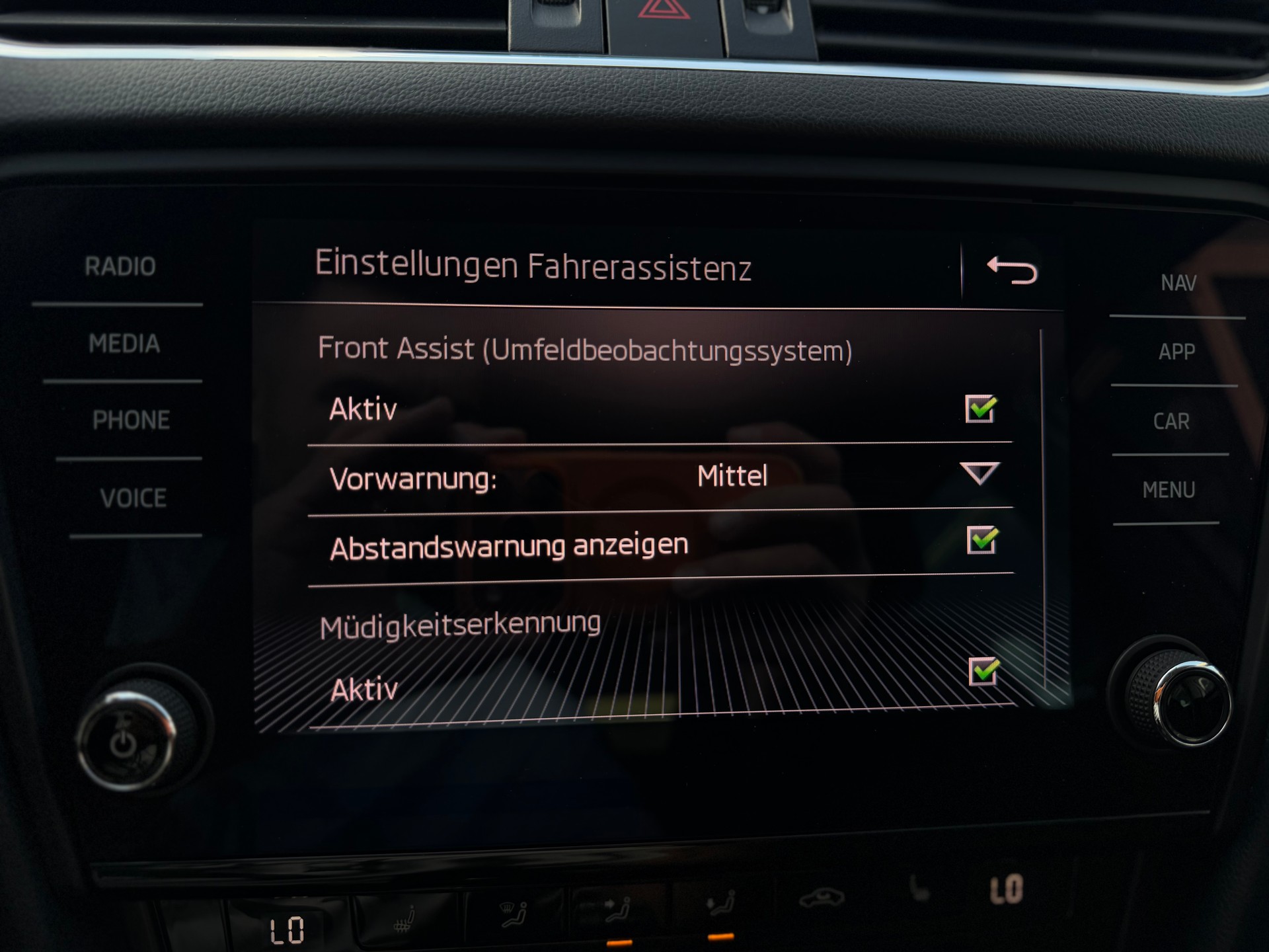 SKODA Octavia Combi 2.0 TDI Ambition 4x4 AHK 2.0T-image-21