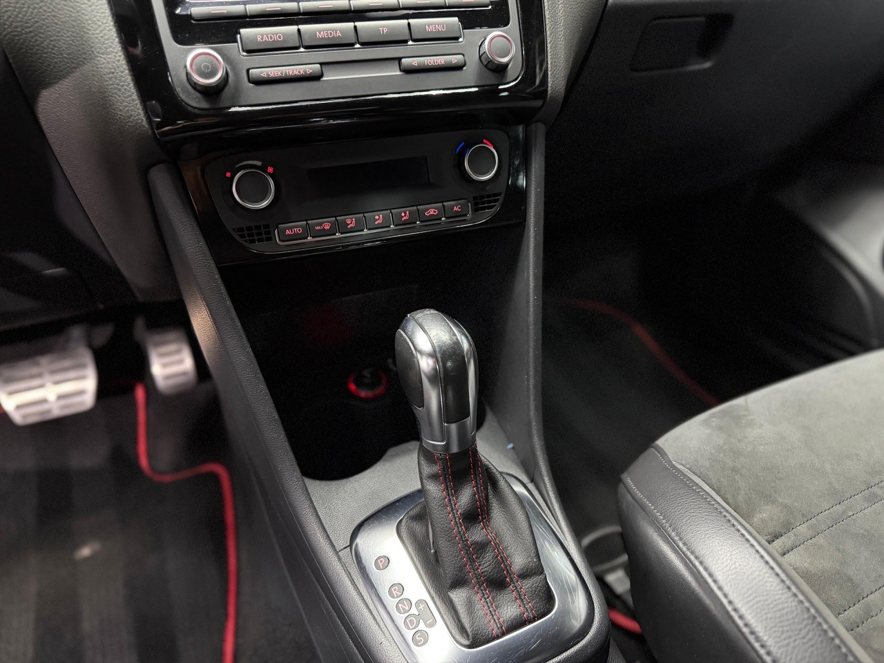VW Polo 1.4 TSI GTI DSG | Leder-Alcantara | Tempomat-image-14