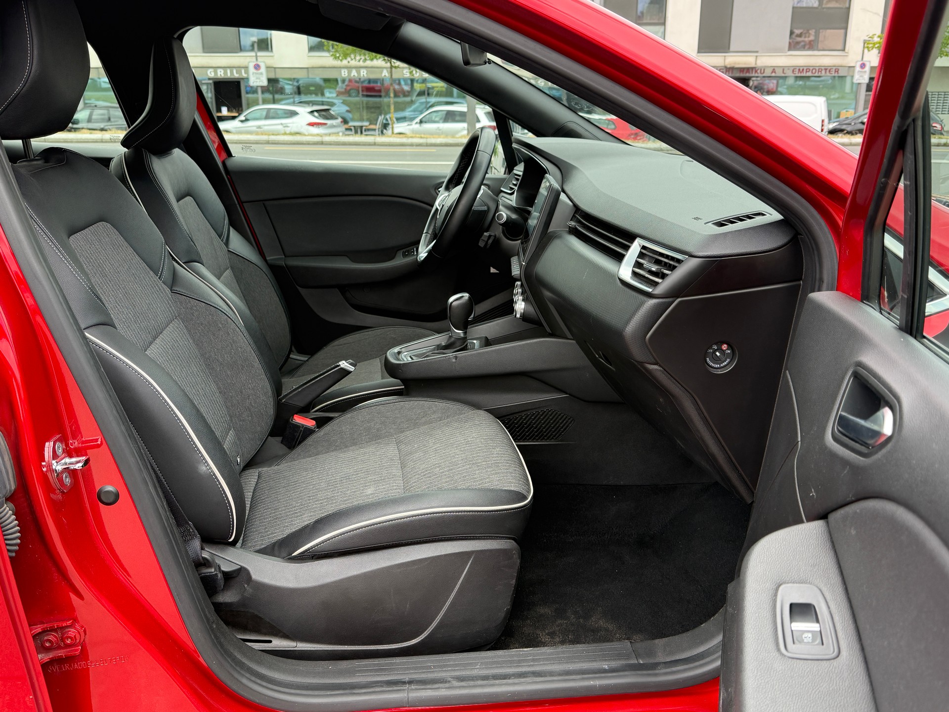 RENAULT Clio 1.6 E-Tech Intens-image-12