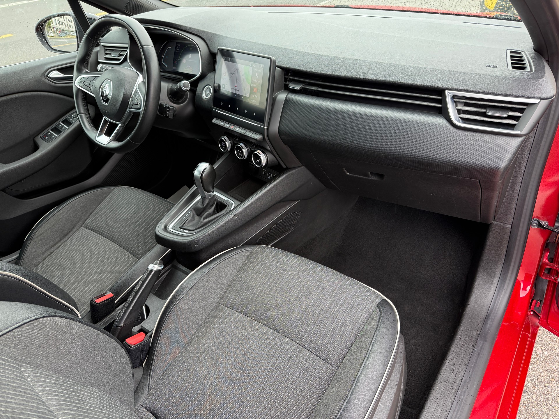 RENAULT Clio 1.6 E-Tech Intens-image-13