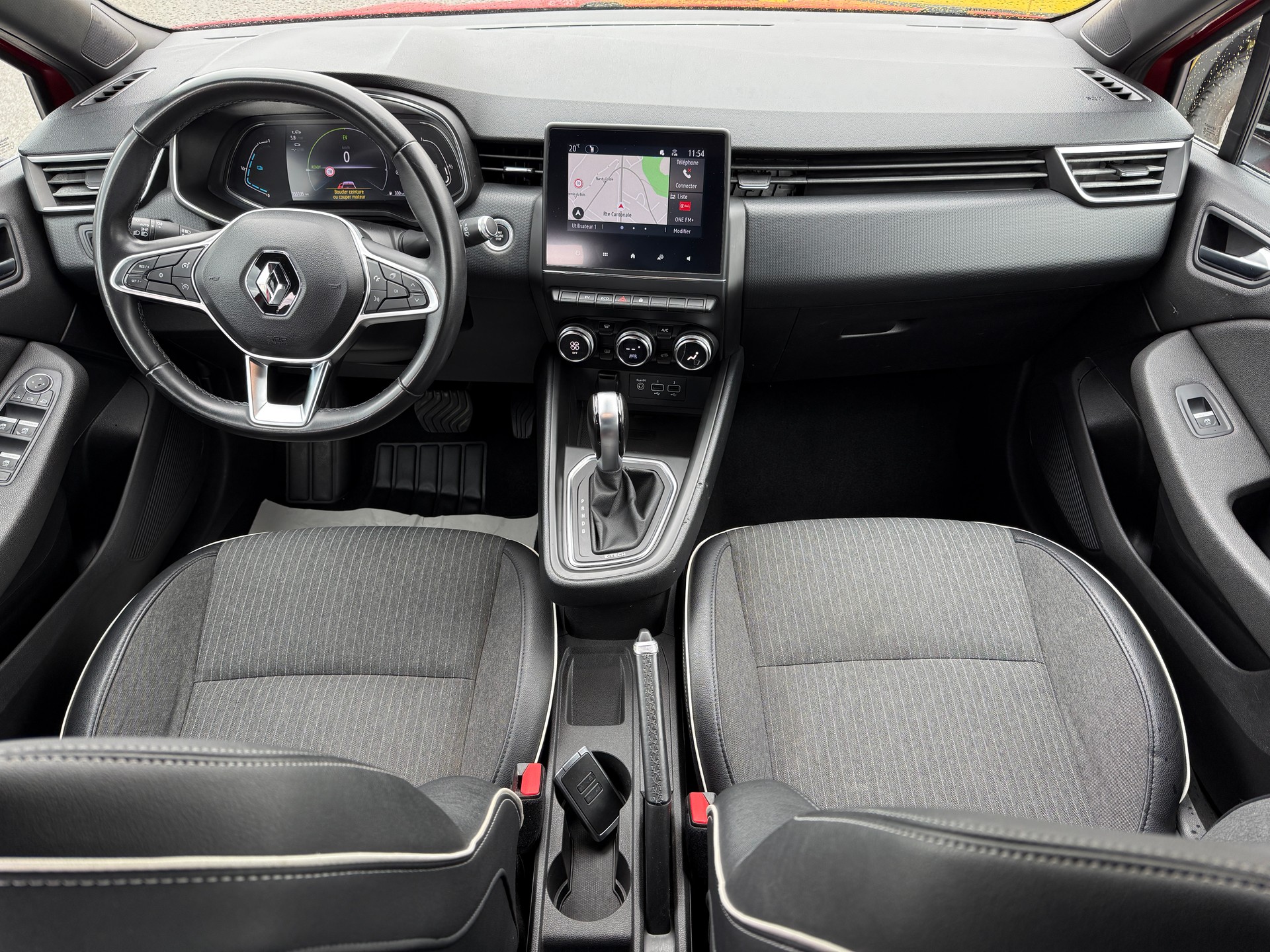 RENAULT Clio 1.6 E-Tech Intens-image-17