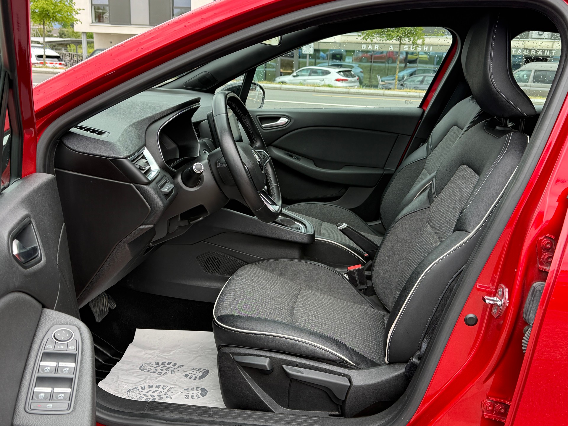 RENAULT Clio 1.6 E-Tech Intens-image-16