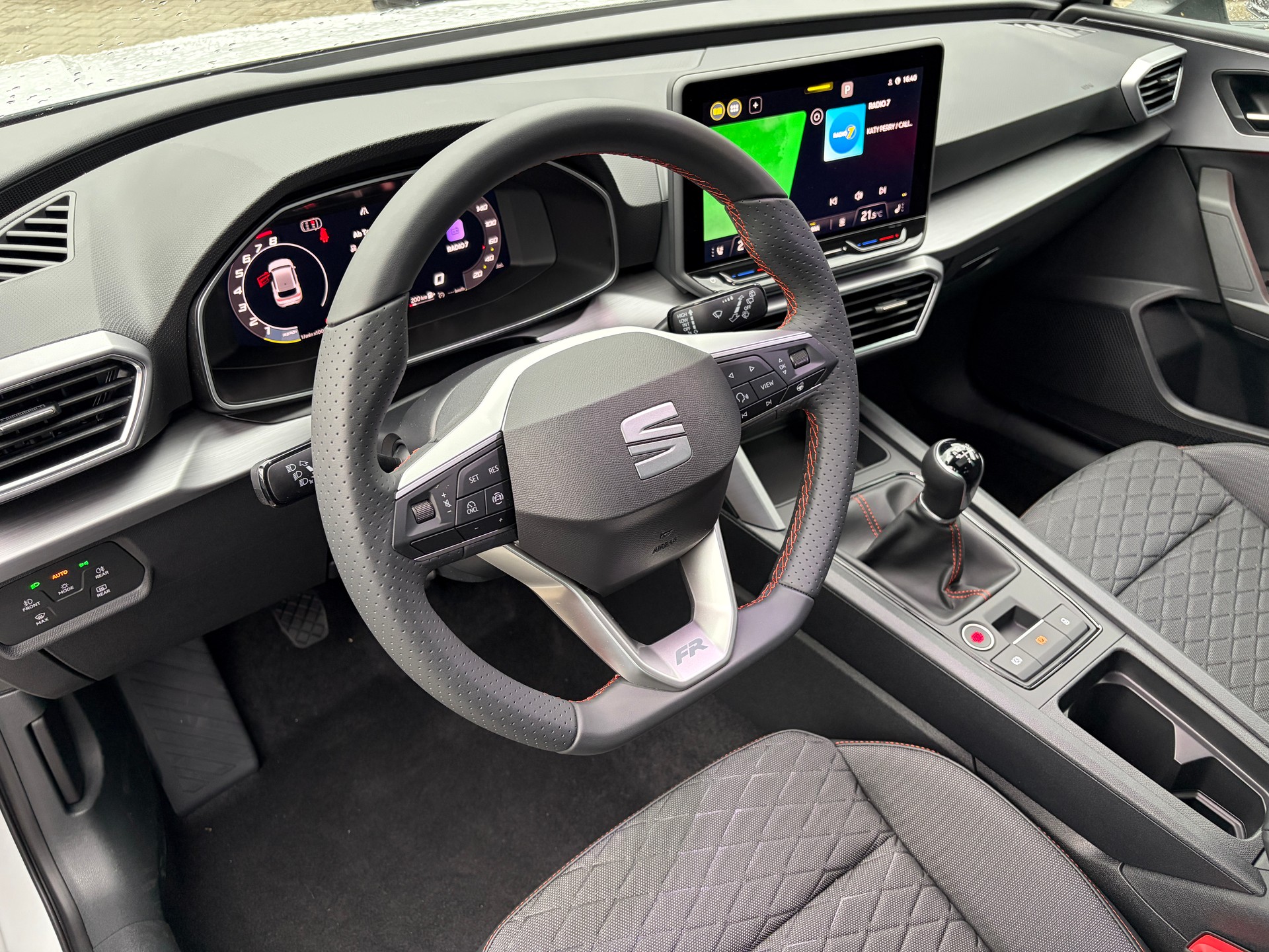 SEAT Leon 1.5 TSI FR *10 JAHRE HERSTELLERGARANTIE*-image-3