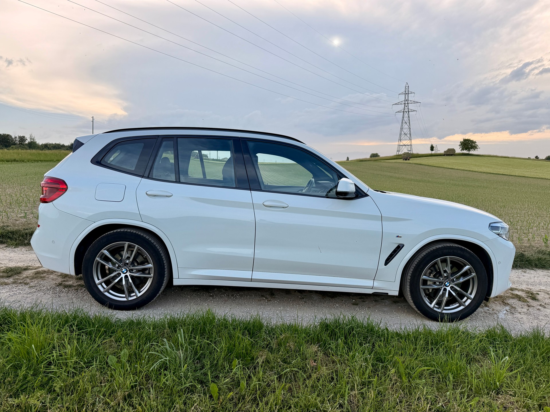 BMW 25d xDrive paddles-image-0