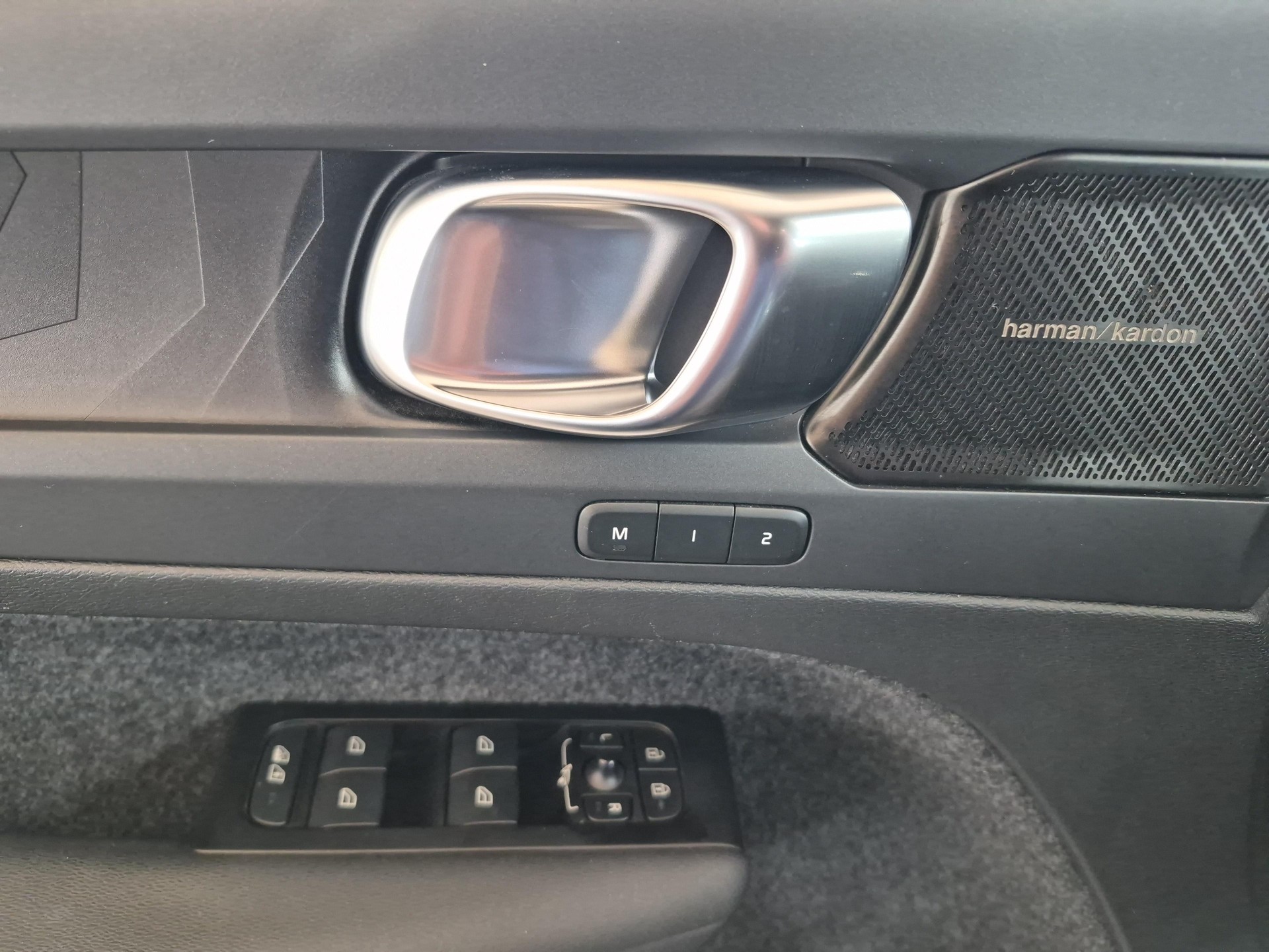 VOLVO C40 P8 Twin Recharge AWD-image-17