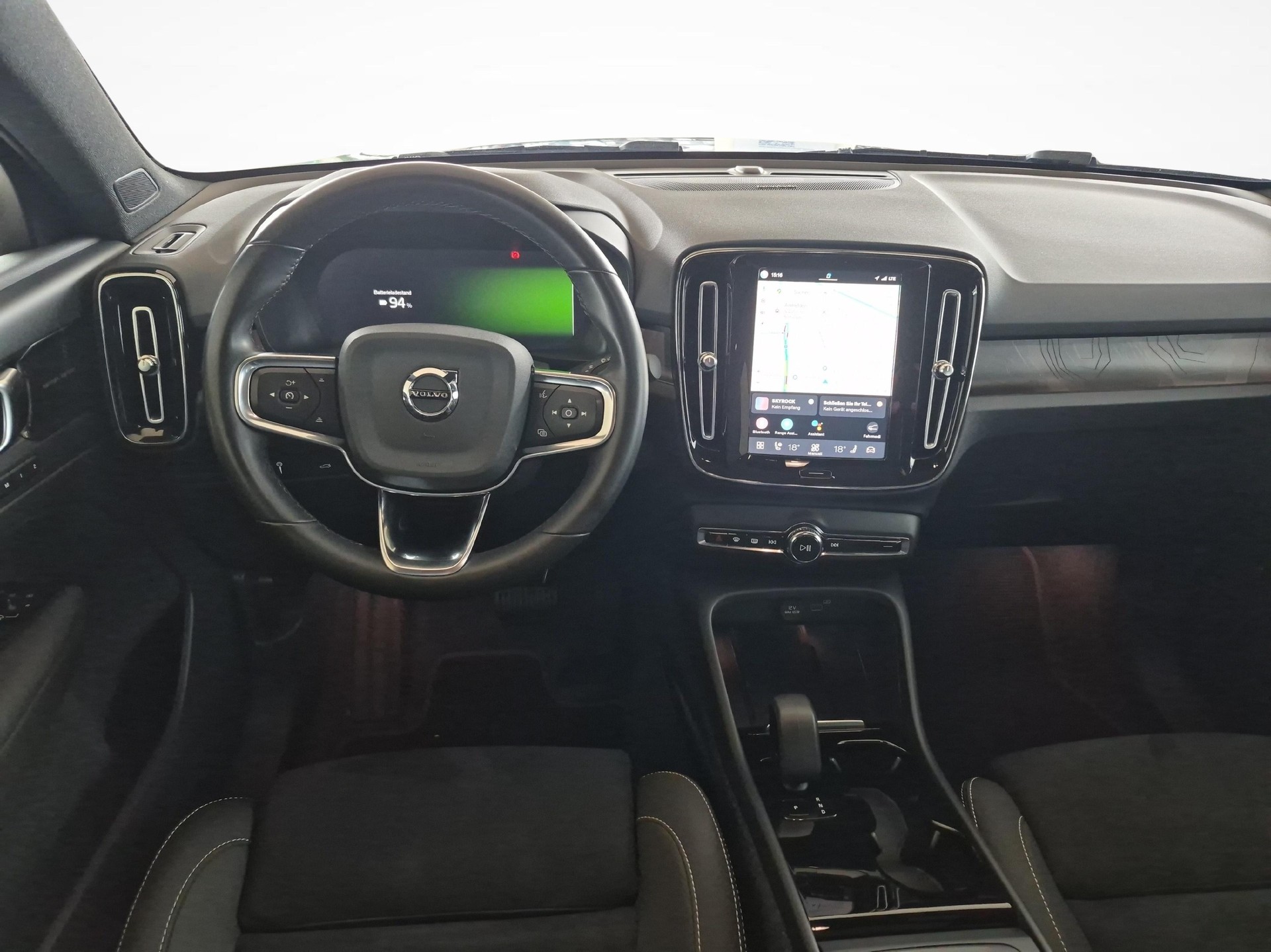 VOLVO C40 P8 Twin Recharge AWD-image-9