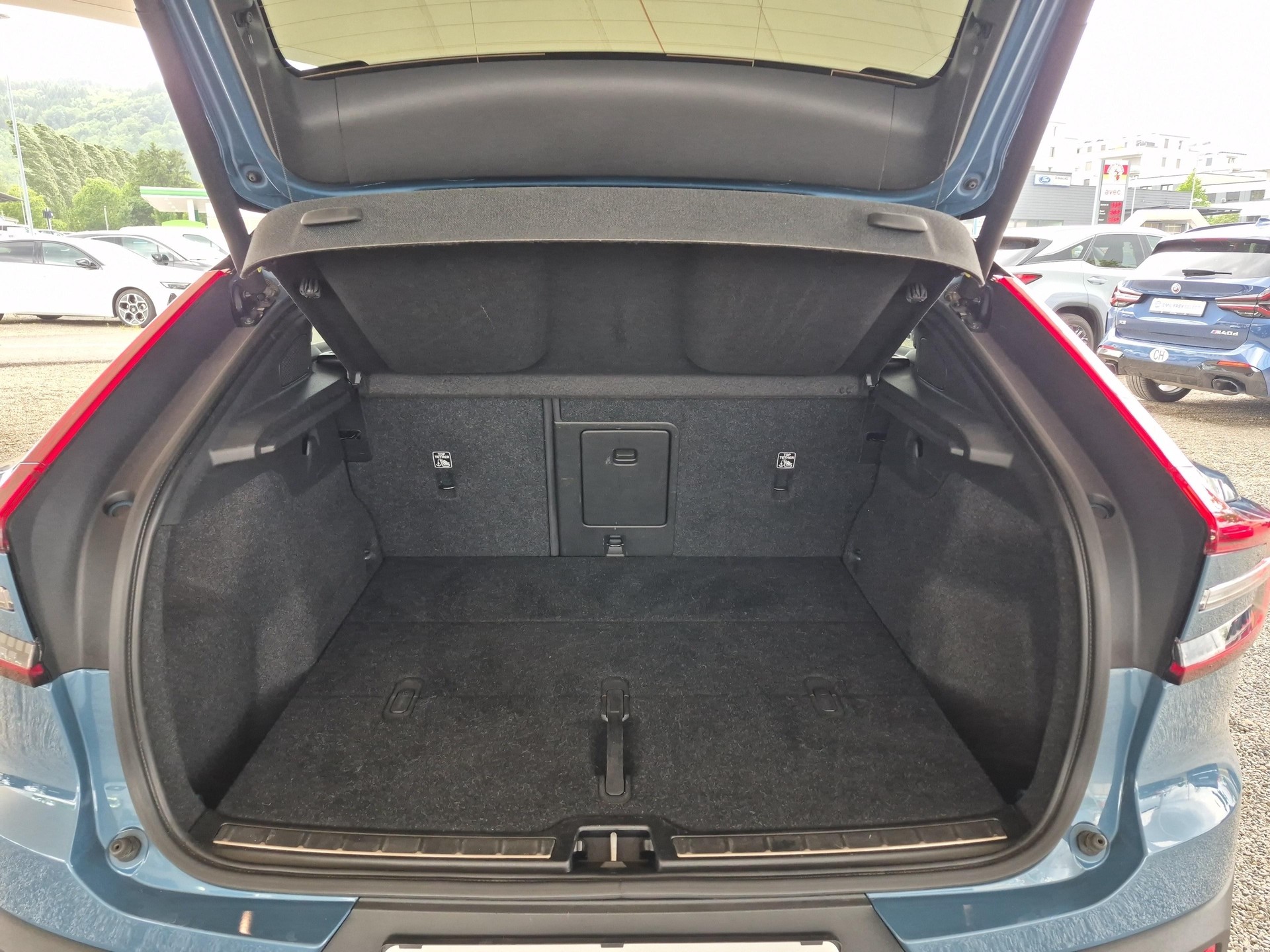 VOLVO C40 P8 Twin Recharge AWD-image-12