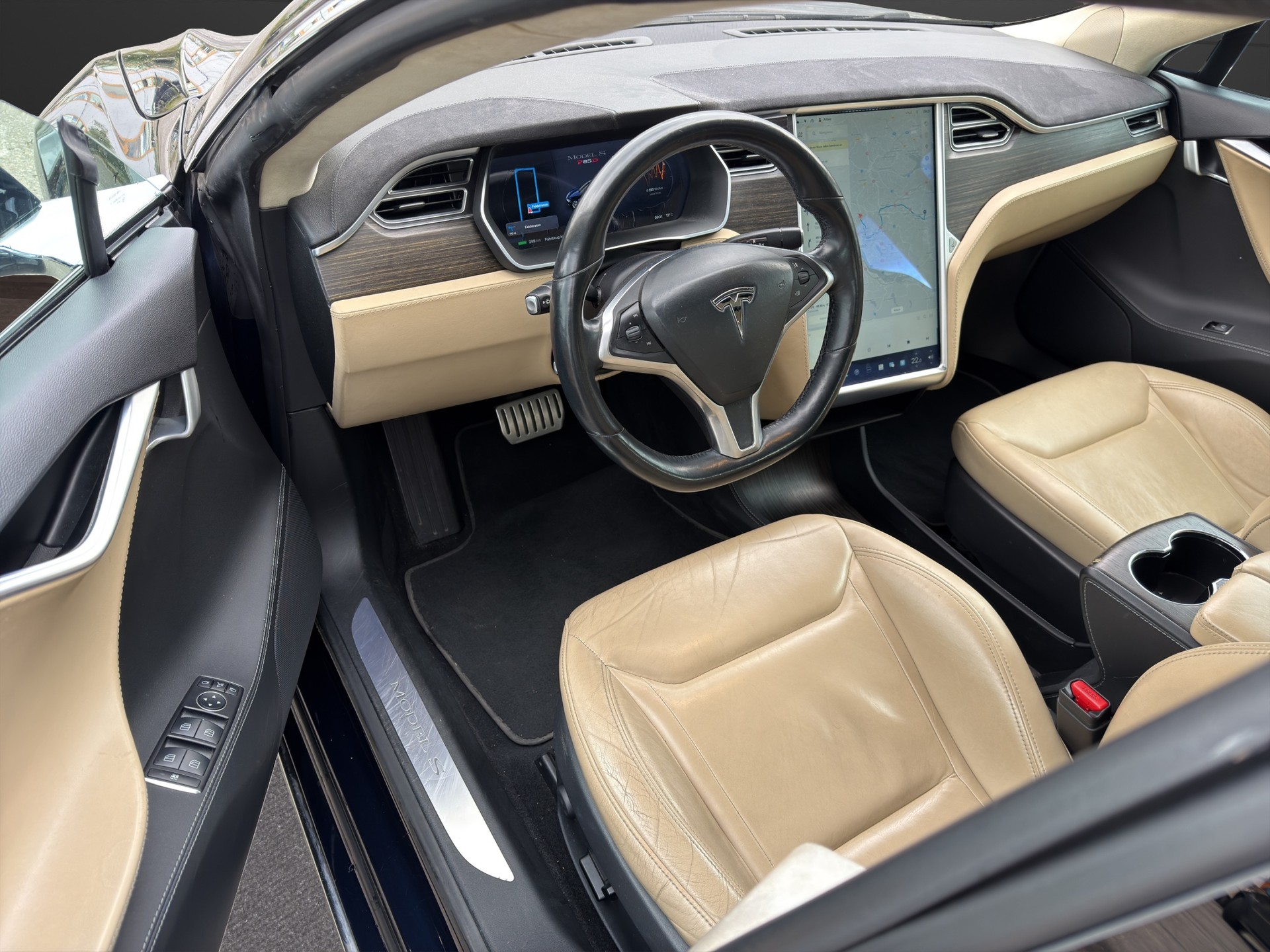 TESLA Model S 85 D Performance Panorama Dach-image-9
