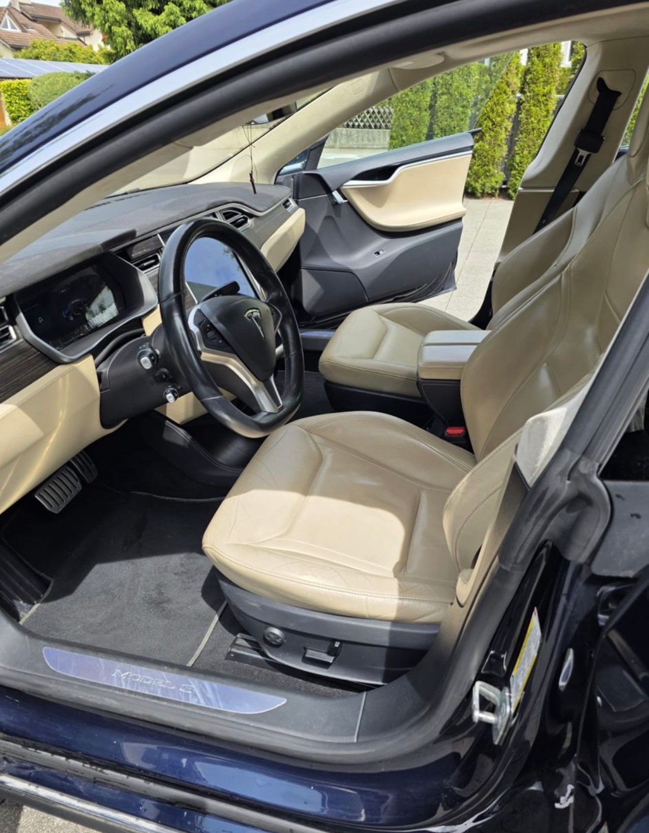 TESLA Model S 85 D Performance Panorama Dach-image-2