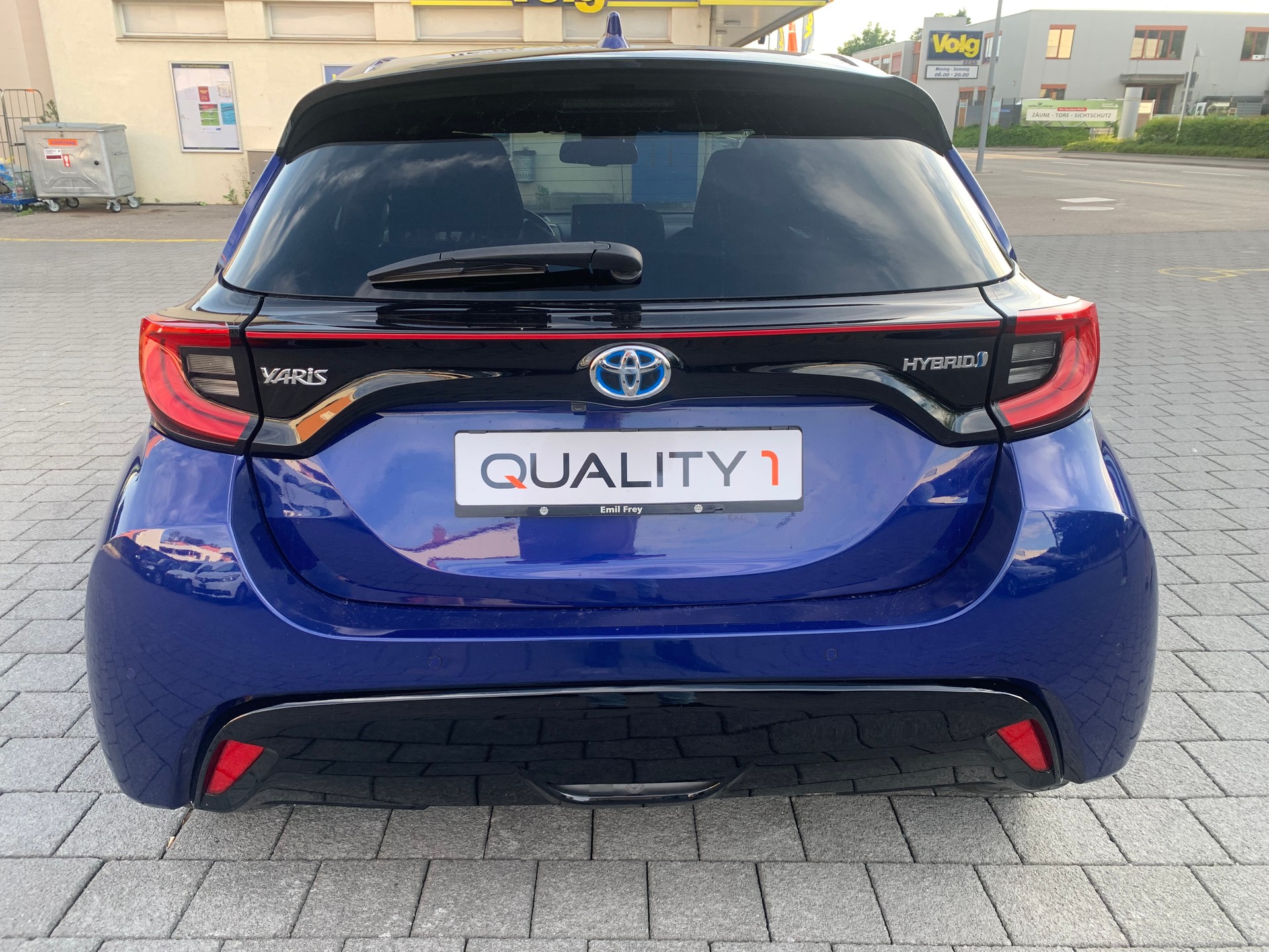 TOYOTA Yaris 1.5 Premiere Edition e-CVT-image-5